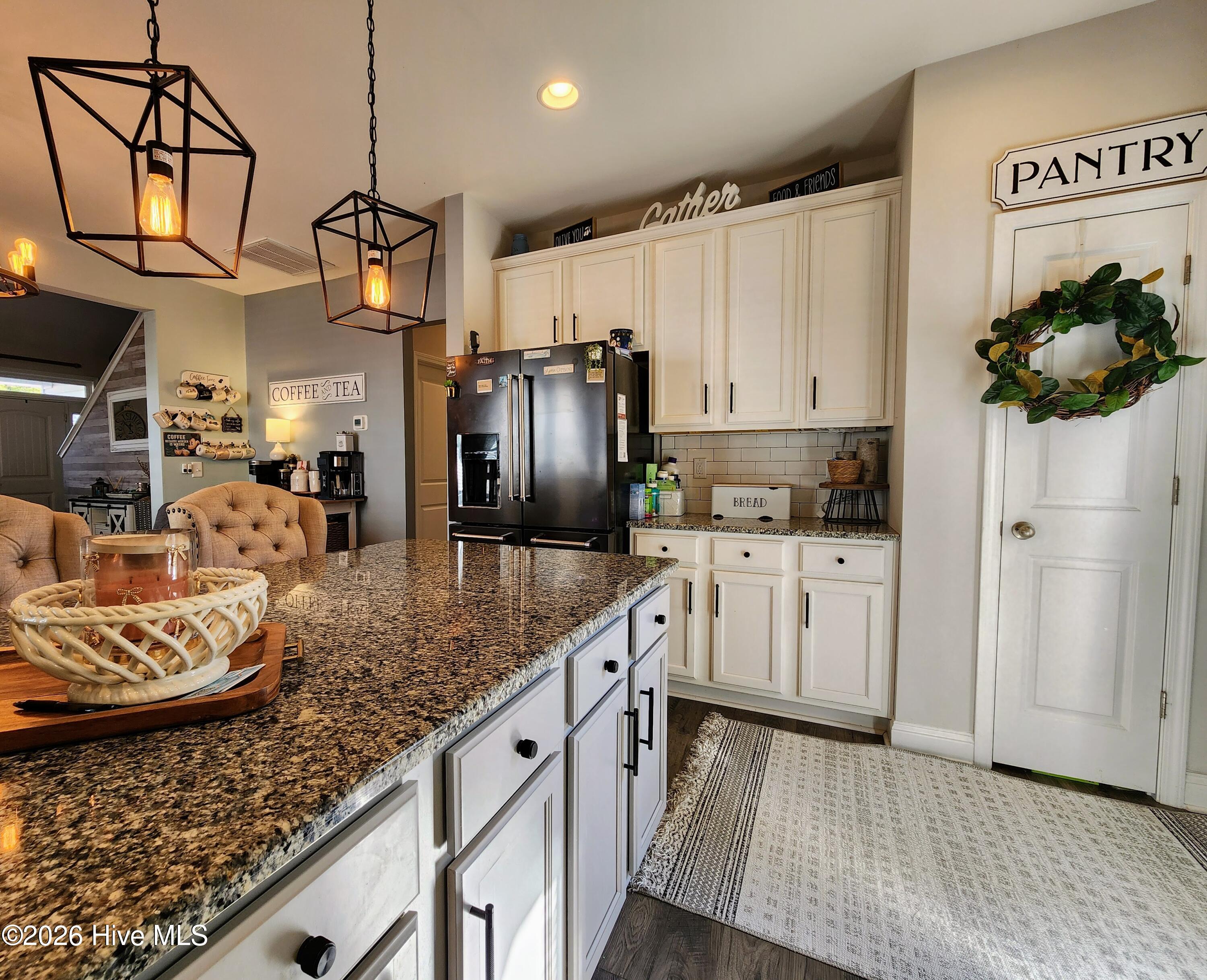 100549443 | Photo 11