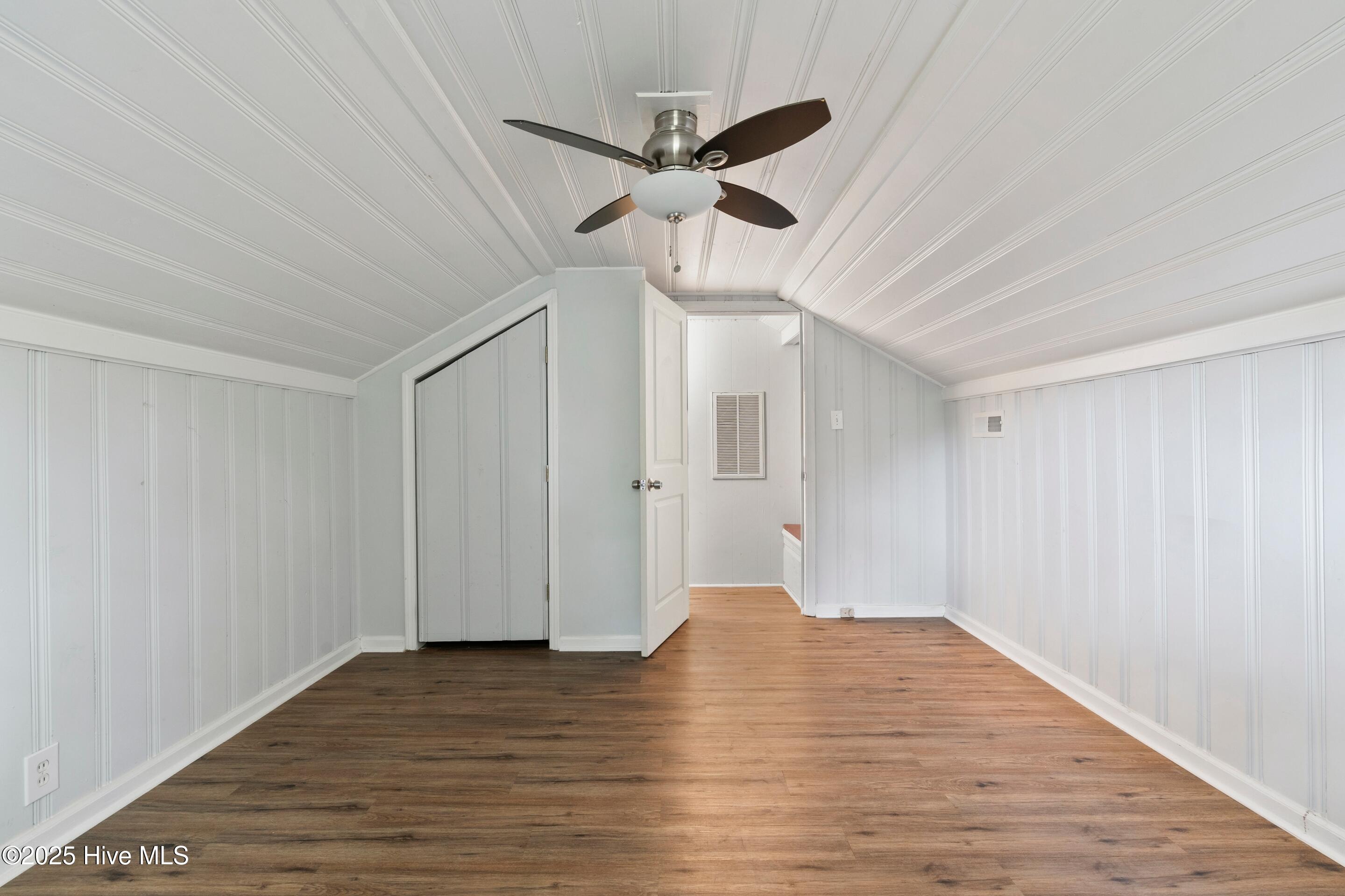 100521432 | Photo 23