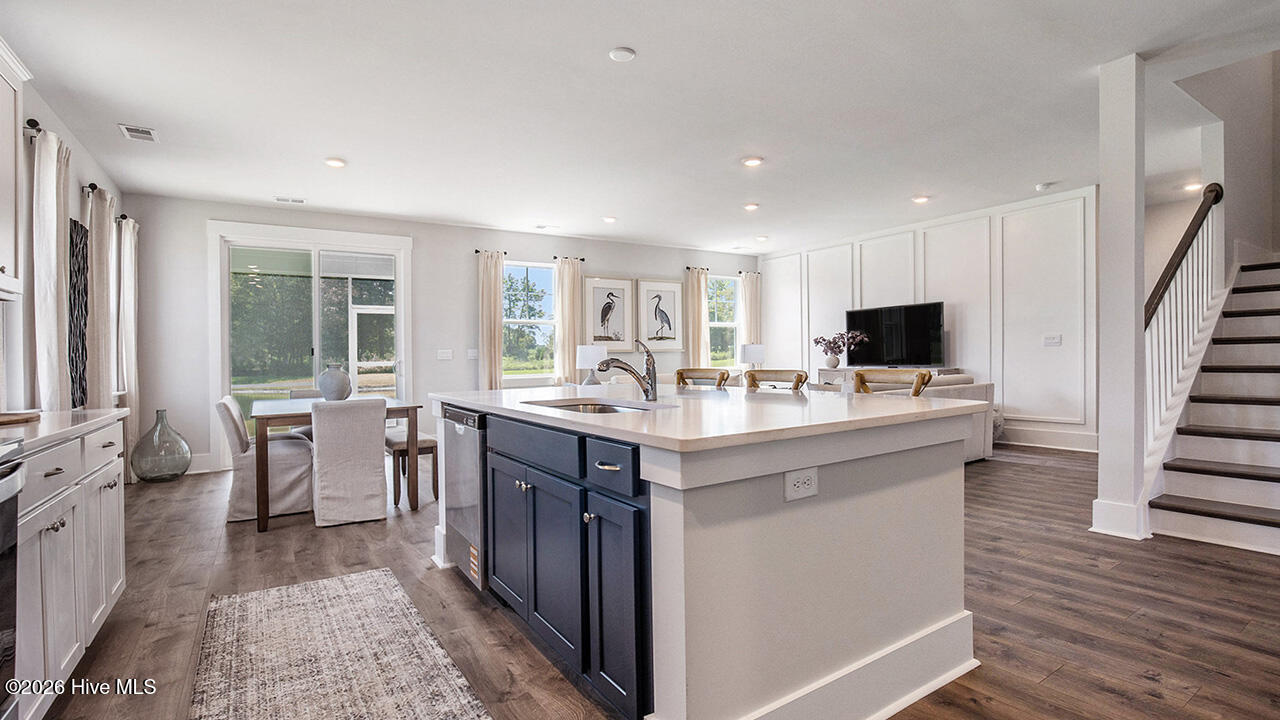 100567119 | Photo 16