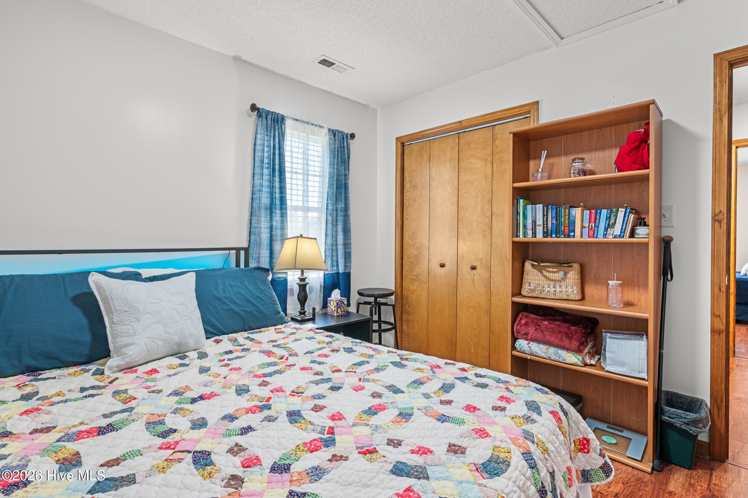 100568850 | Photo 26