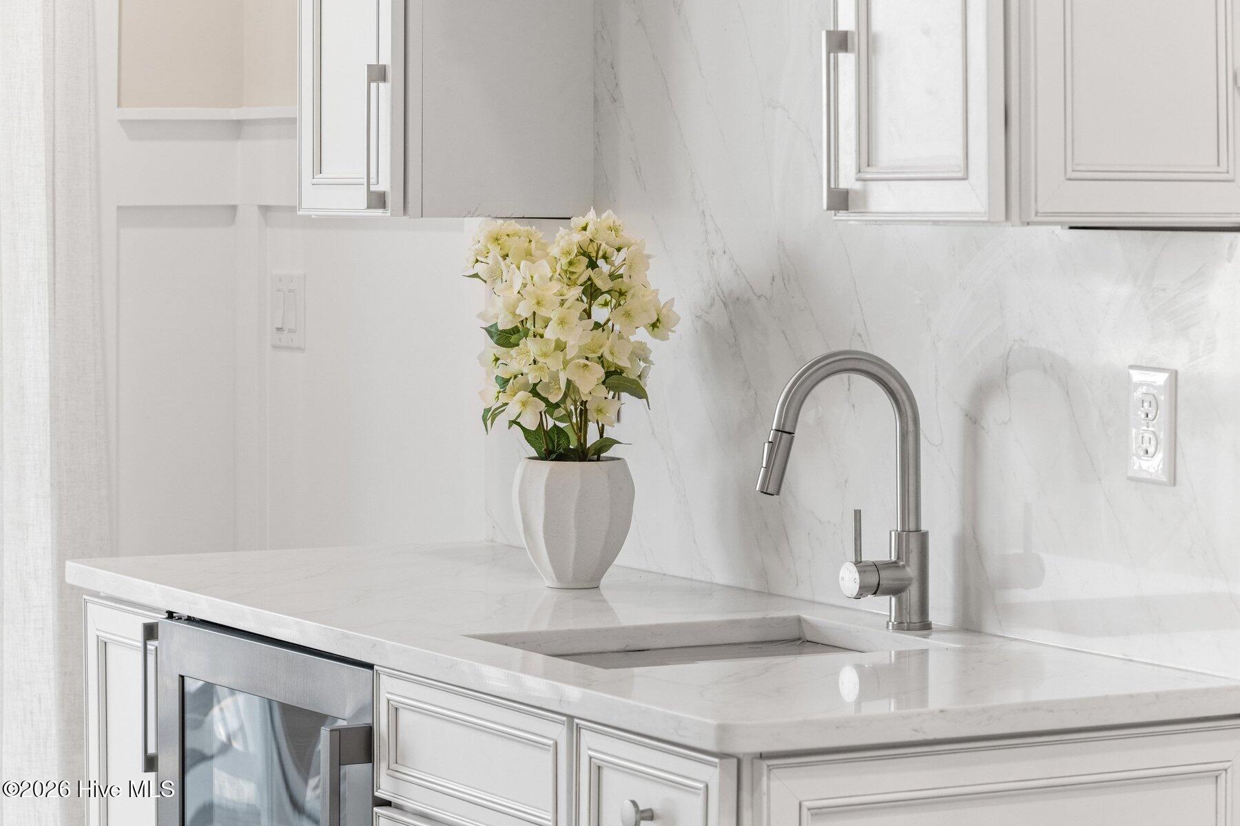 100561823 | Photo 35