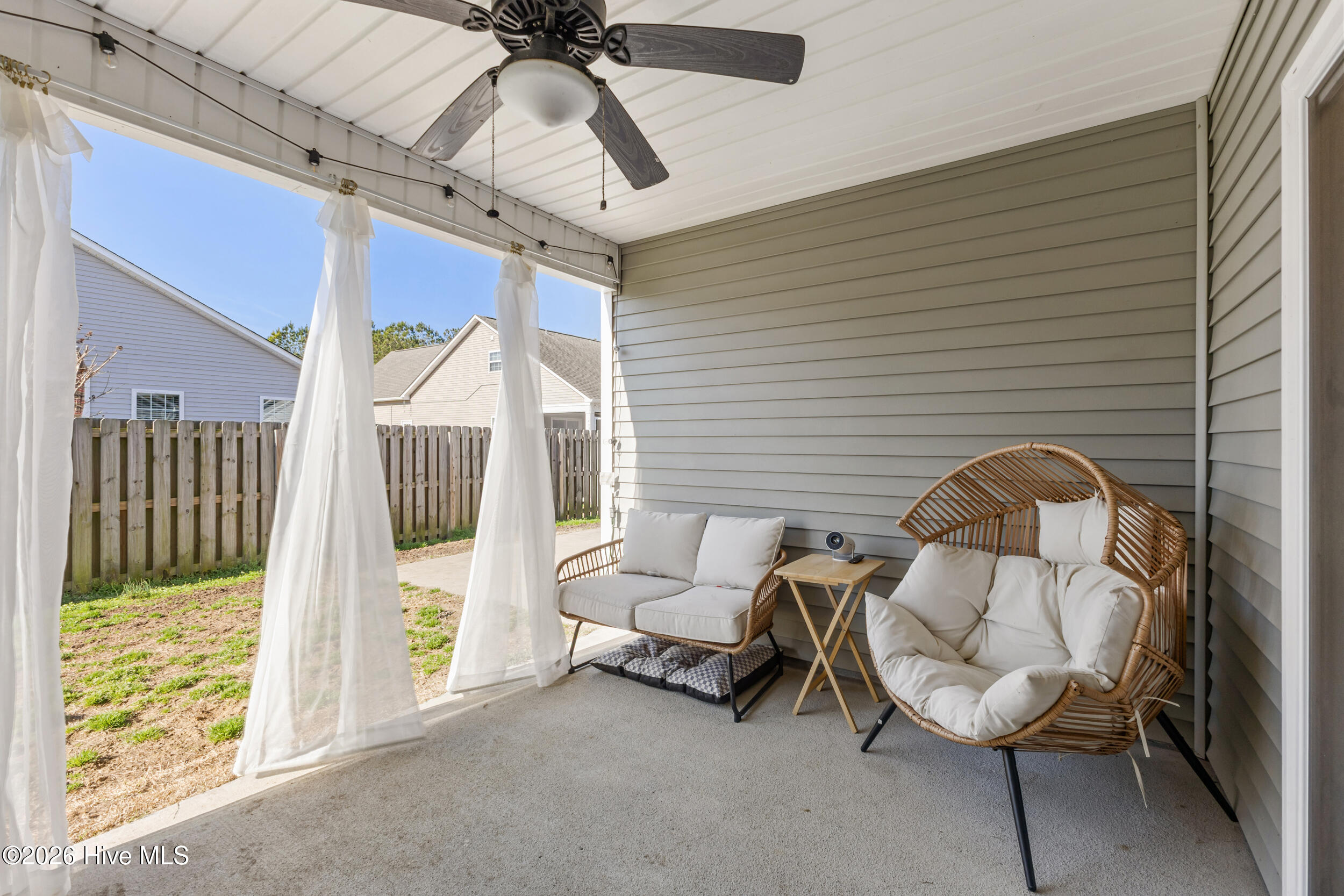 100557086 | Photo 30