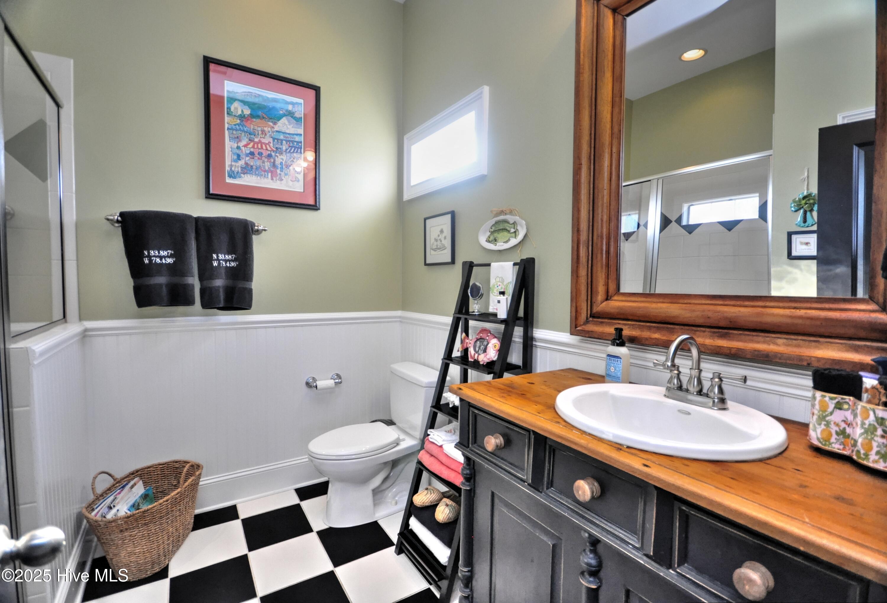 100537753 | Photo 25