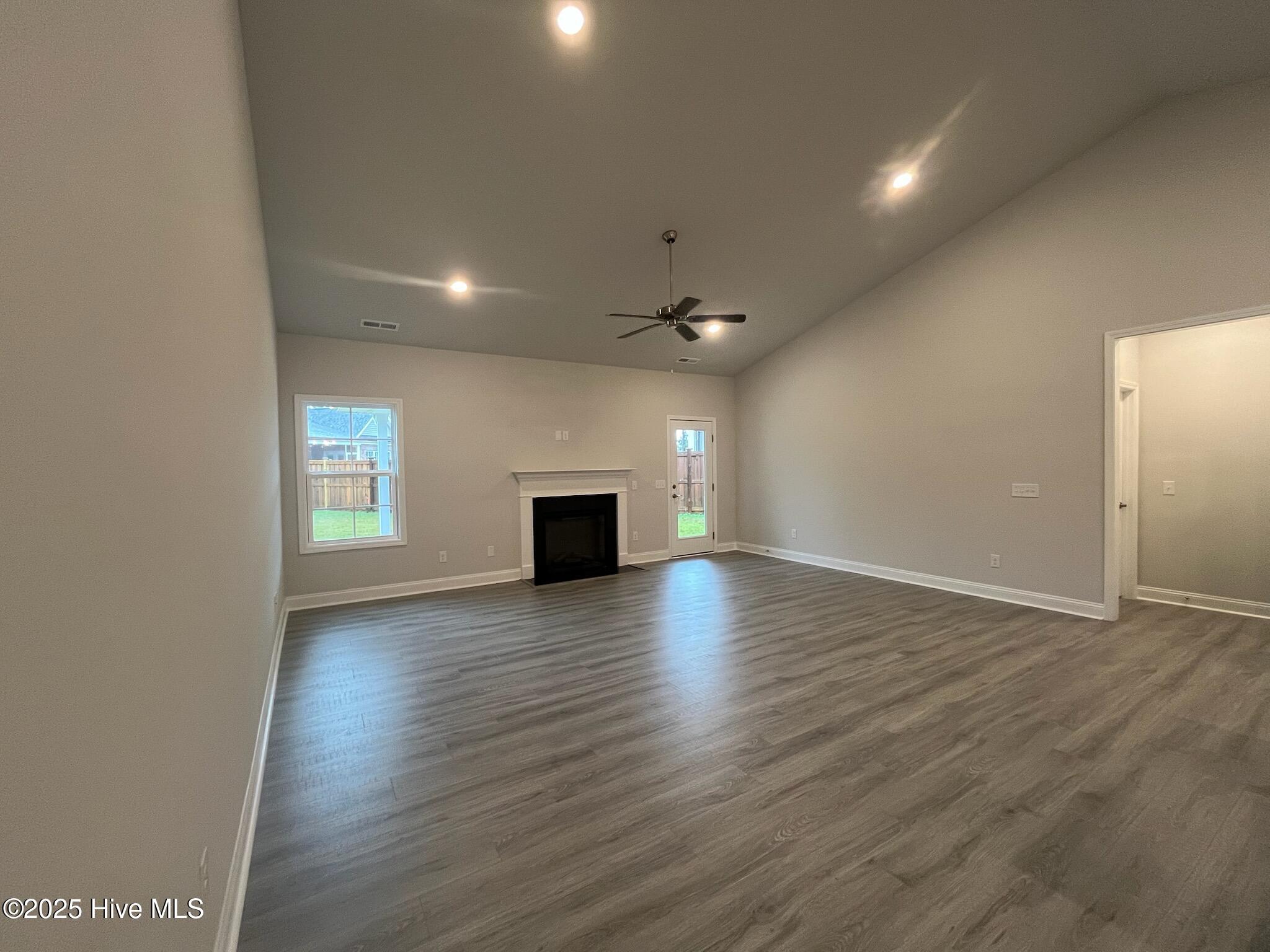 100447887 | Photo 19