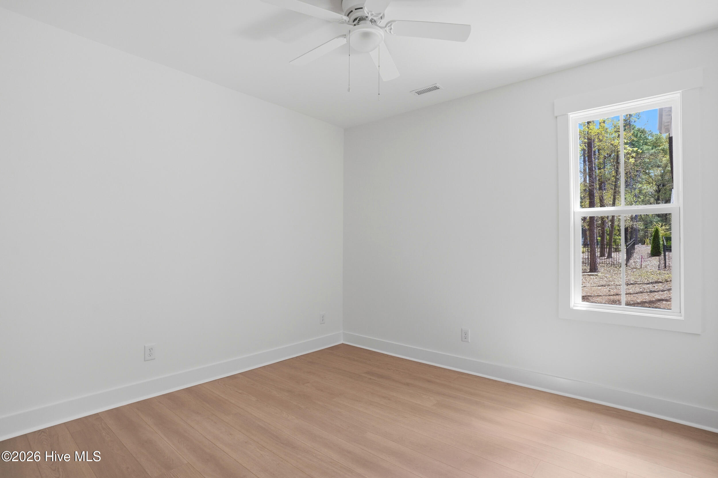 100556928 | Photo 14