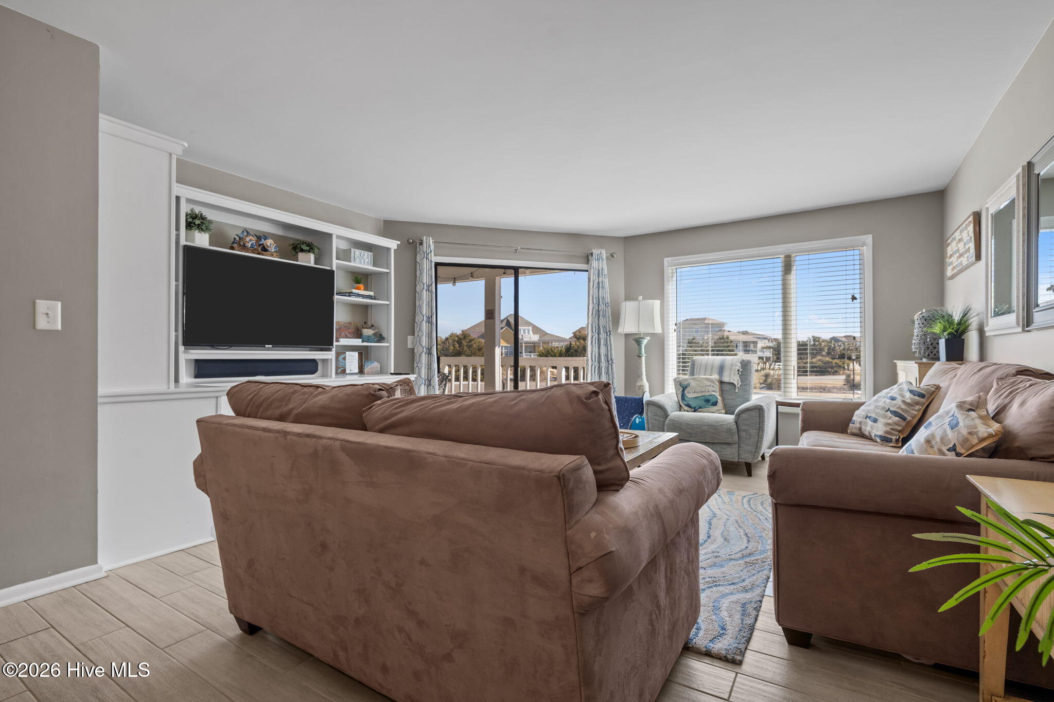 100551765 | Photo 11