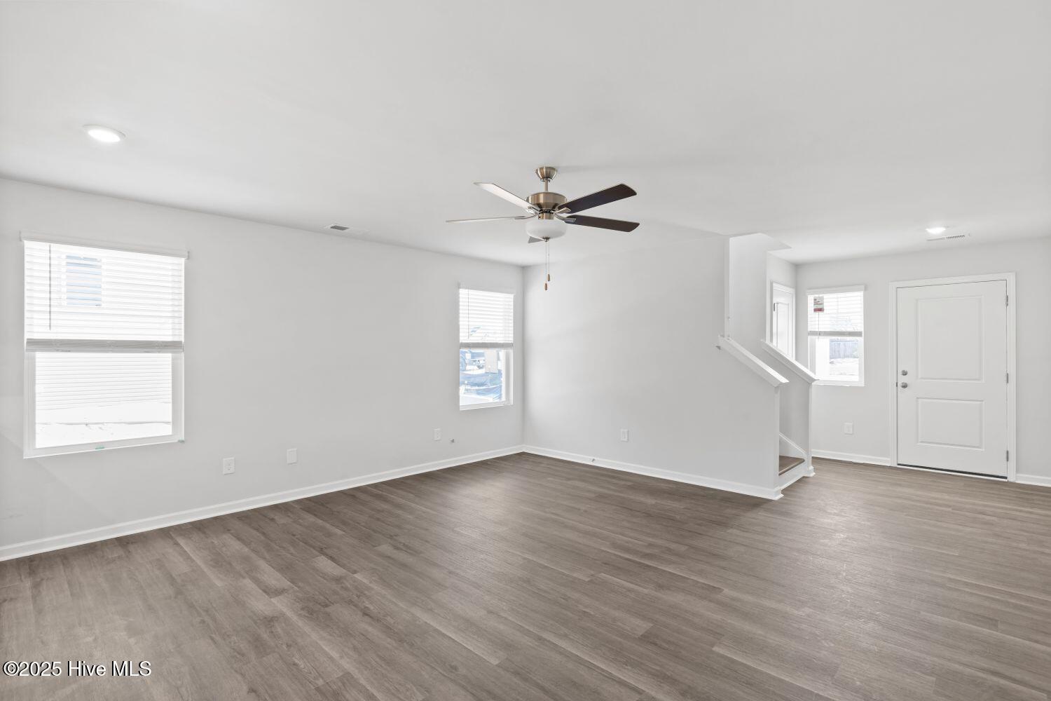 100532613 | Photo 23