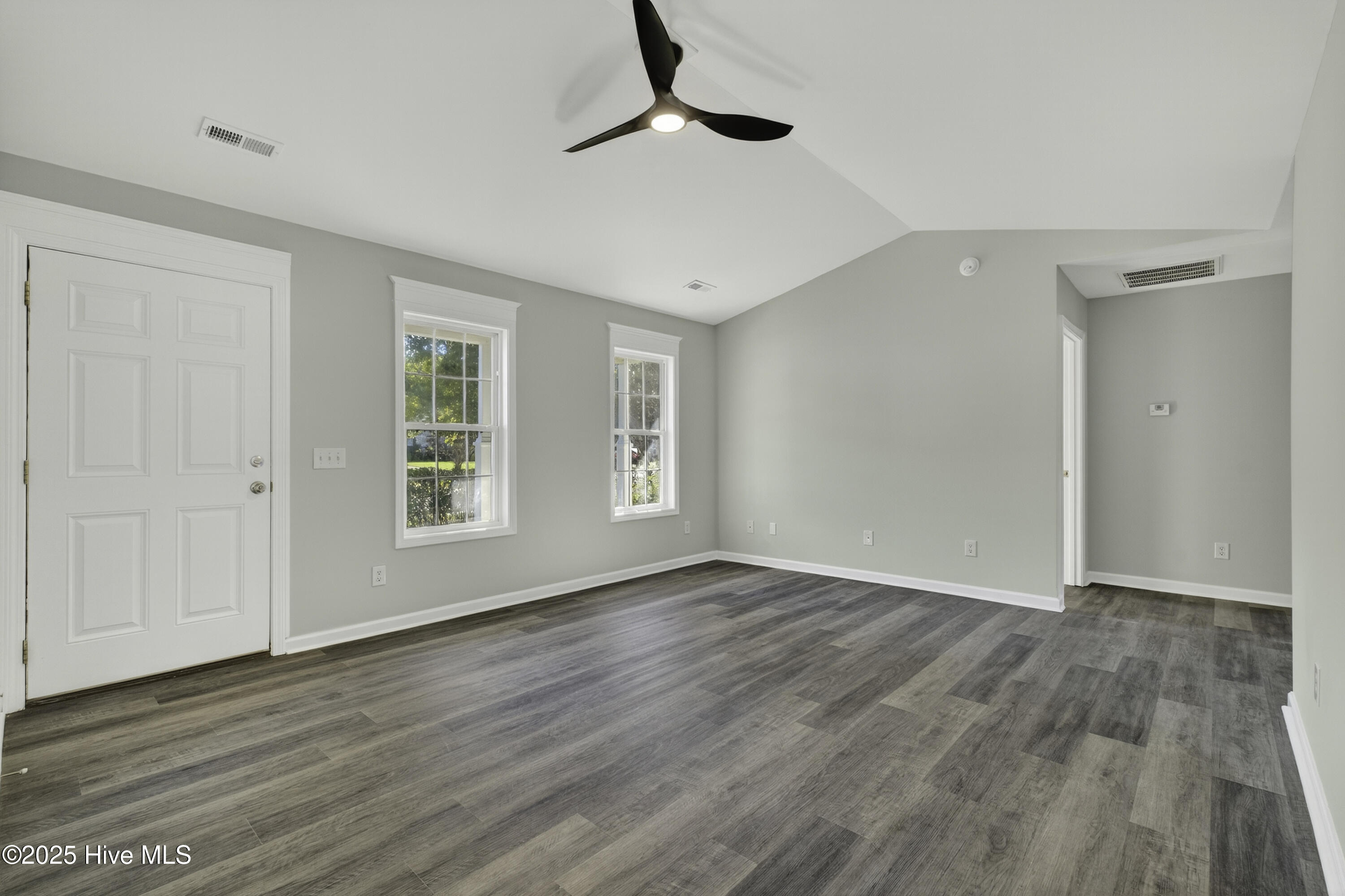 Homes for sale in Burgaw, NC | 204 Larchmont Ct, Burgaw, NC 28425 | MLS# 100537514