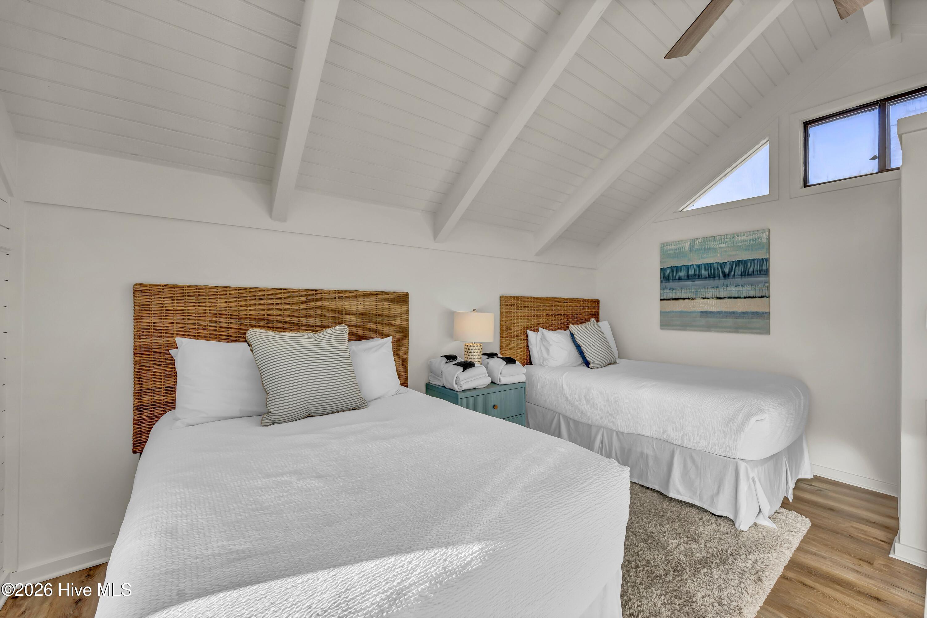 100554666 | Photo 22