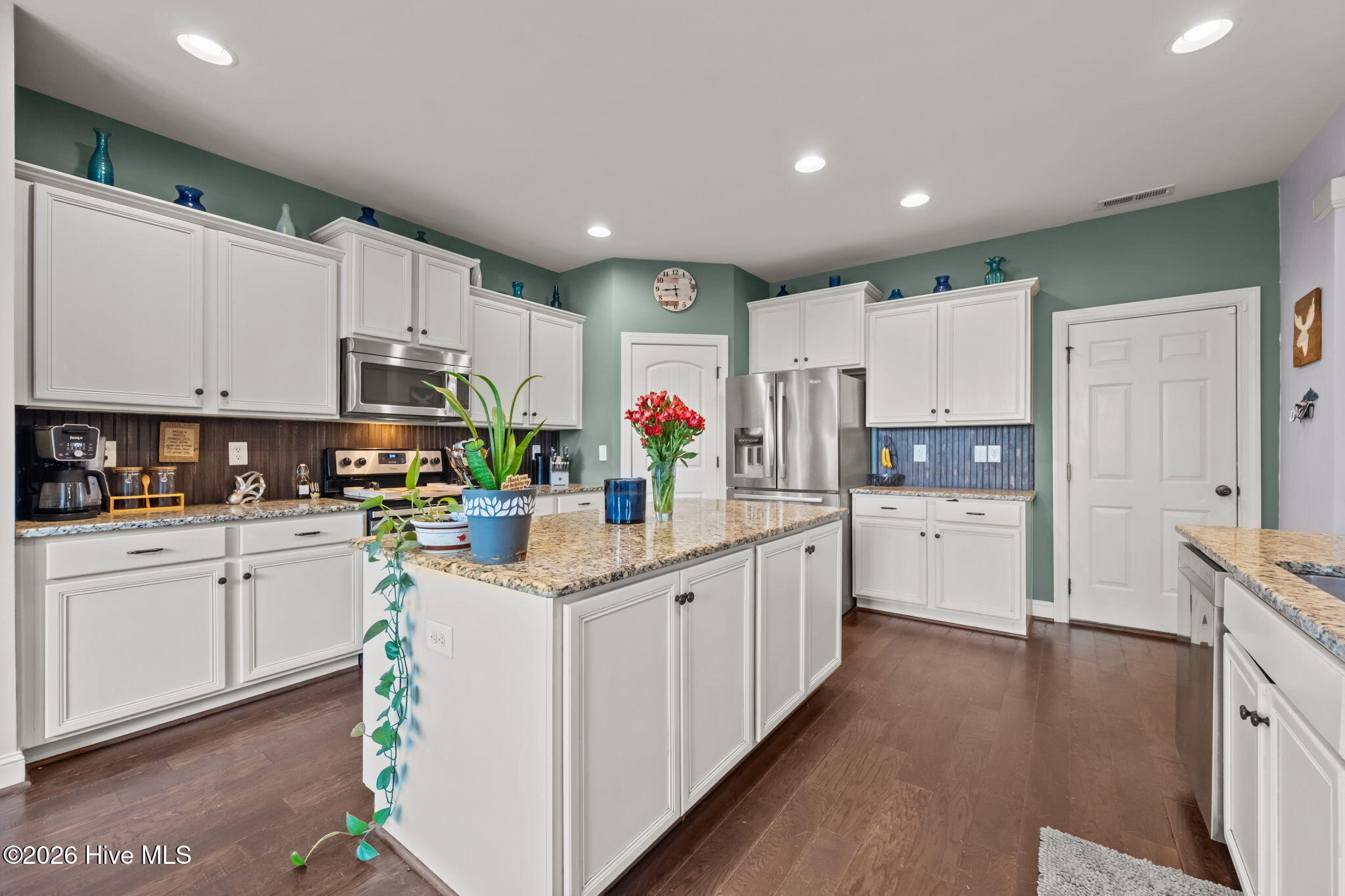 100564669 | Photo 12