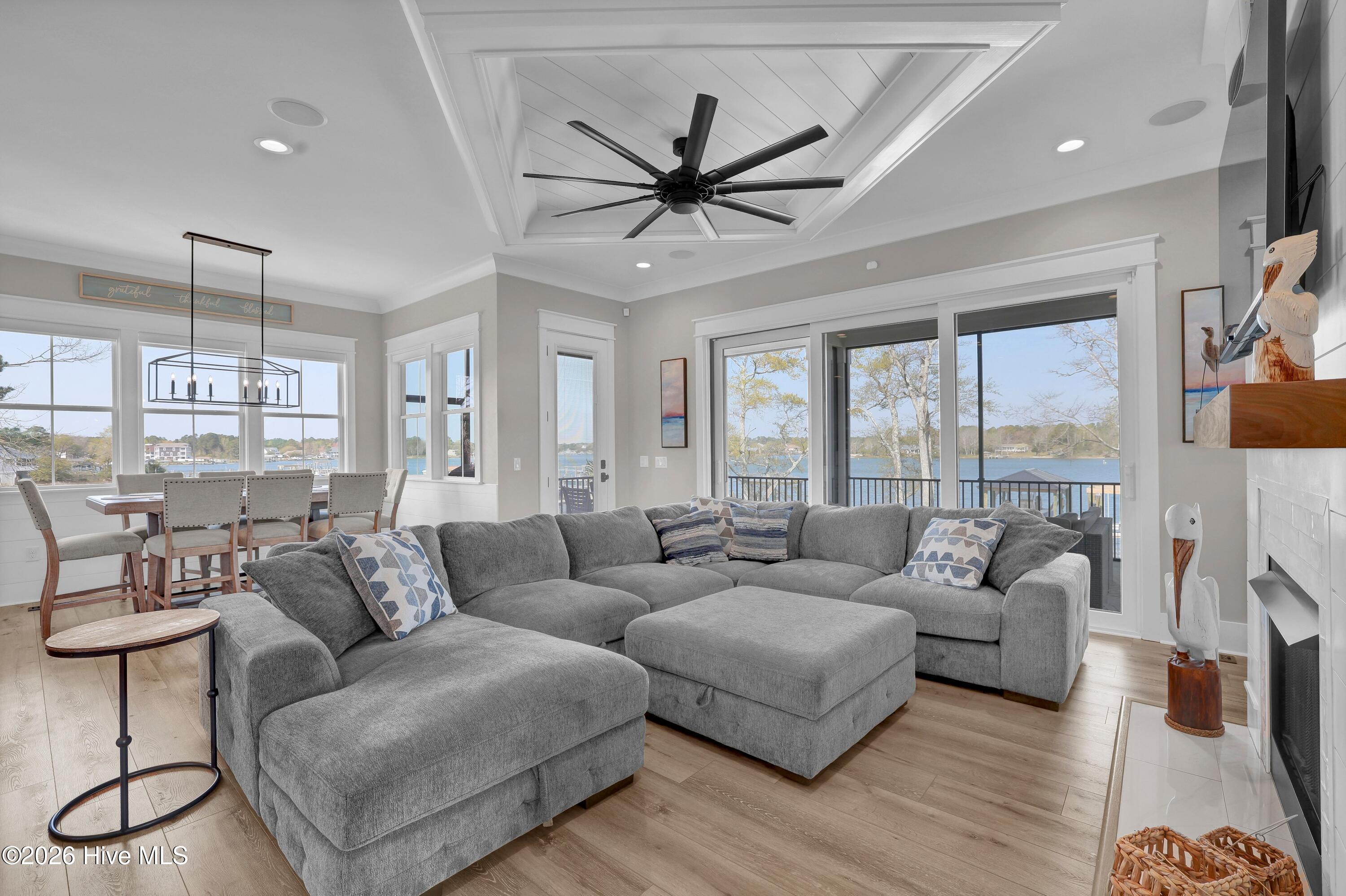 100564139 | Photo 16