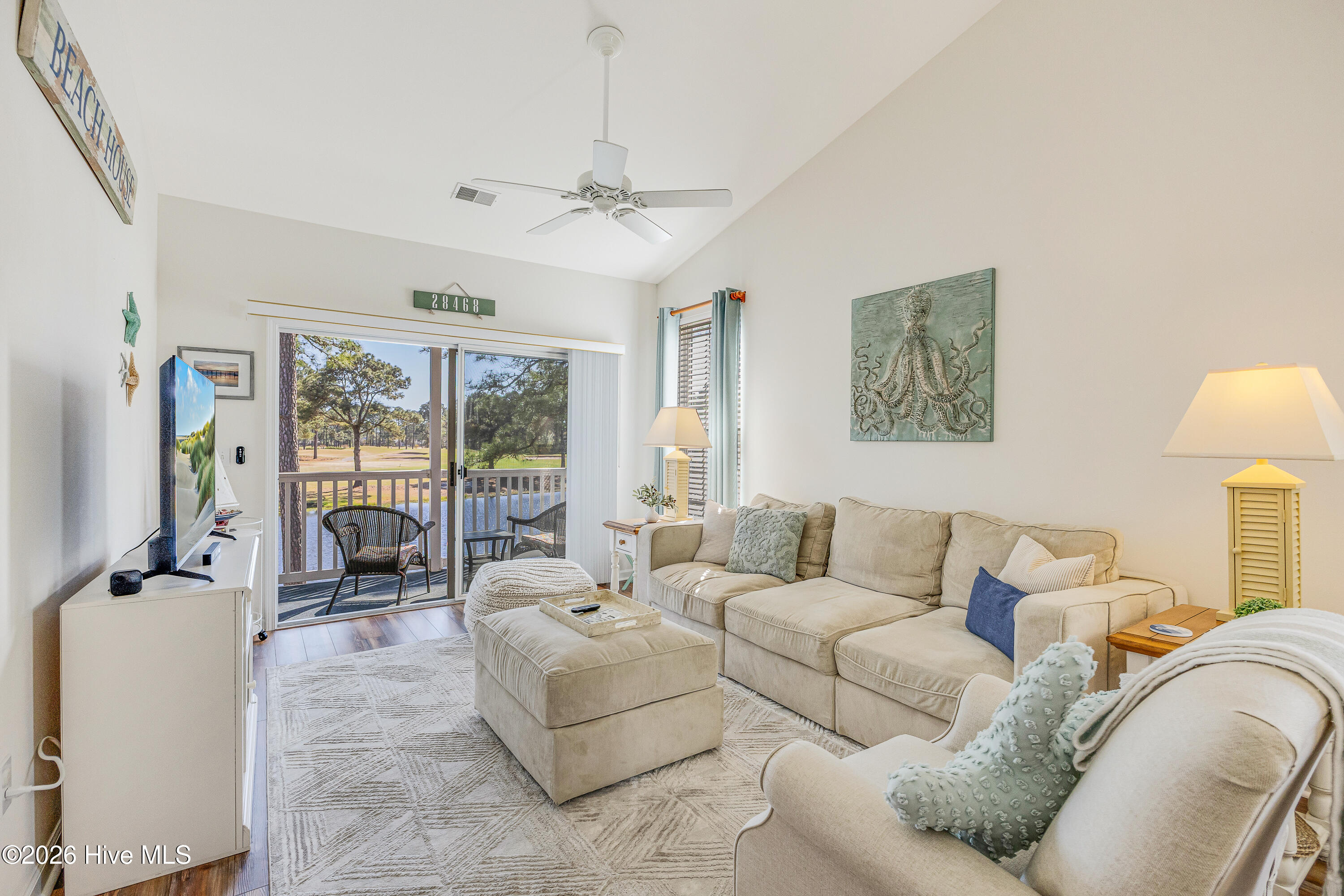 100564736 | Photo 13