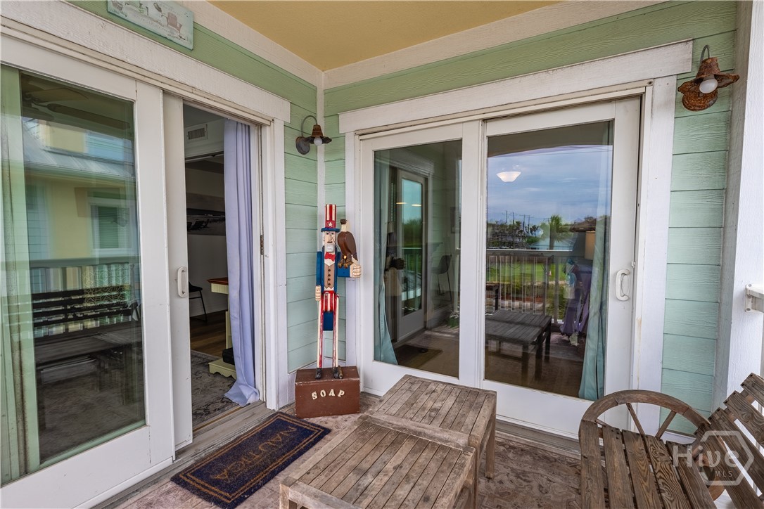 Balcony with dual entry