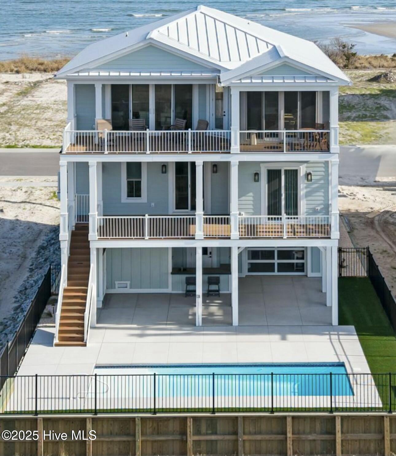 100498532 | Photo 46