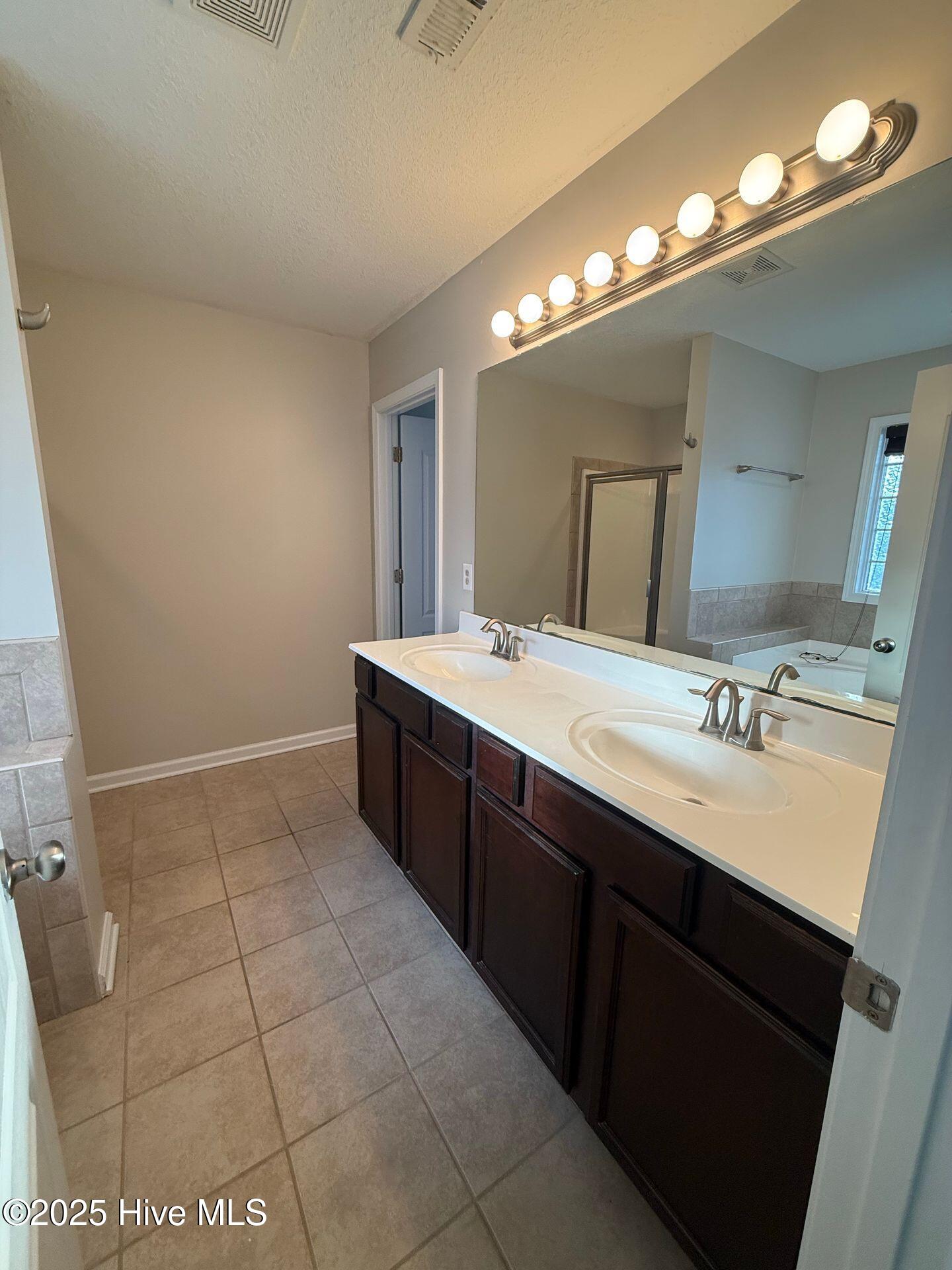 100544047 | Photo 11