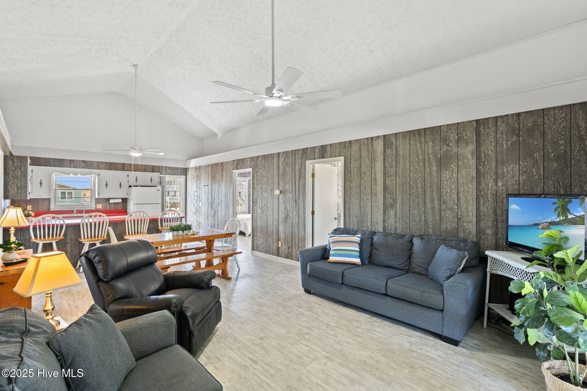 100537501 | Photo 13