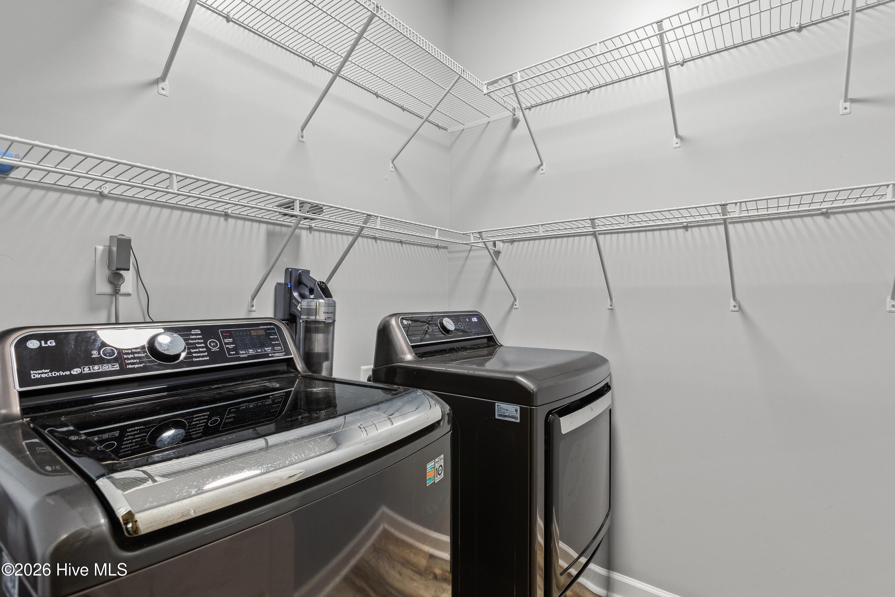 100551493 | Photo 25