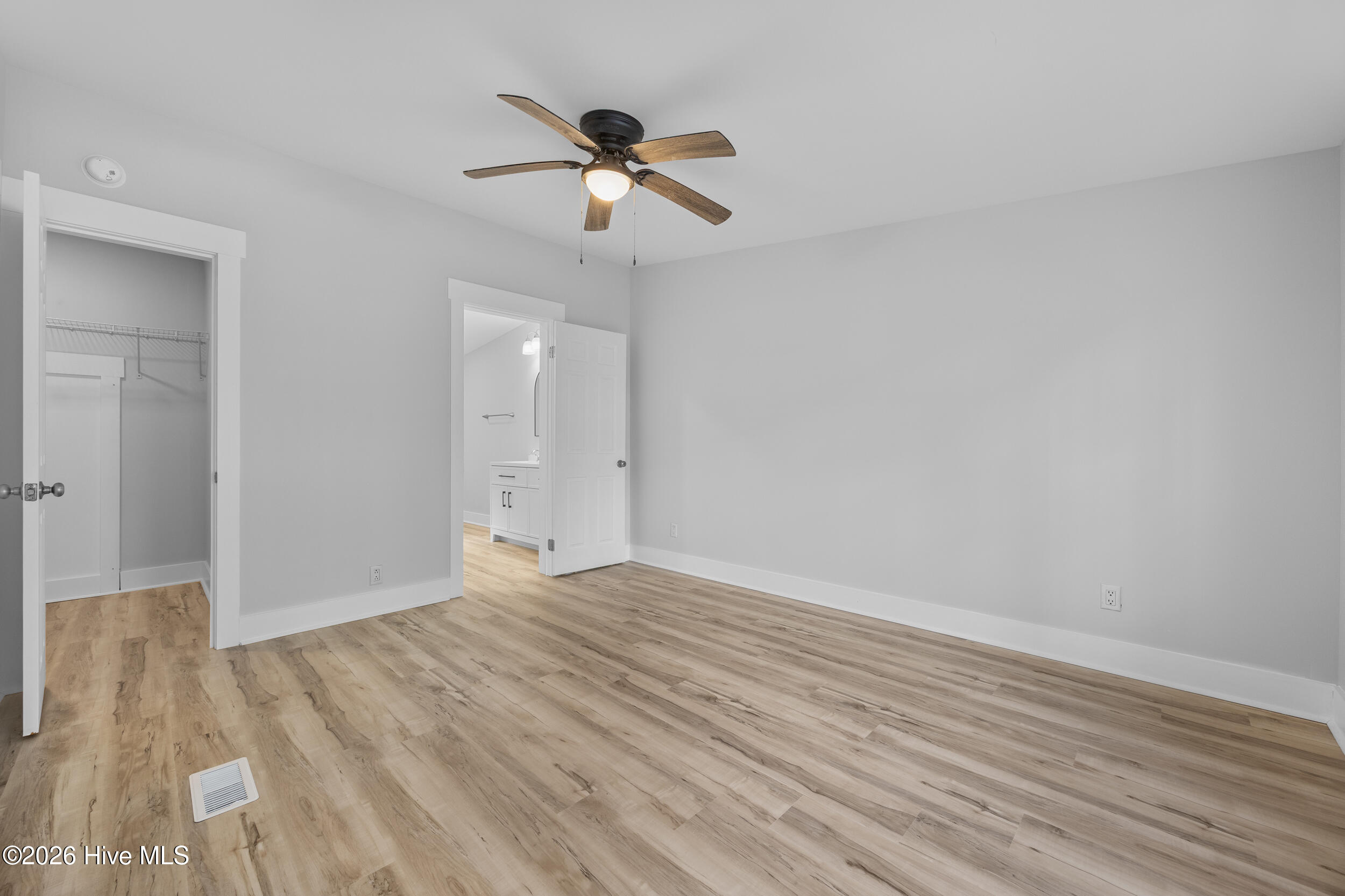 100552776 | Photo 16