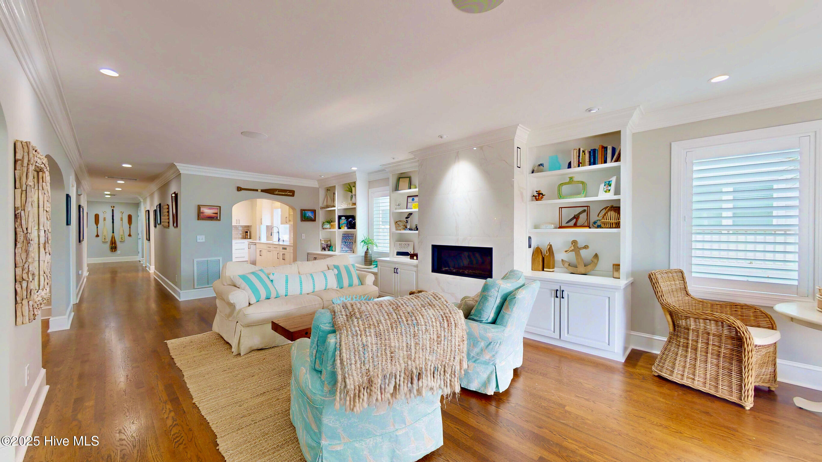 100543231 | Photo 19