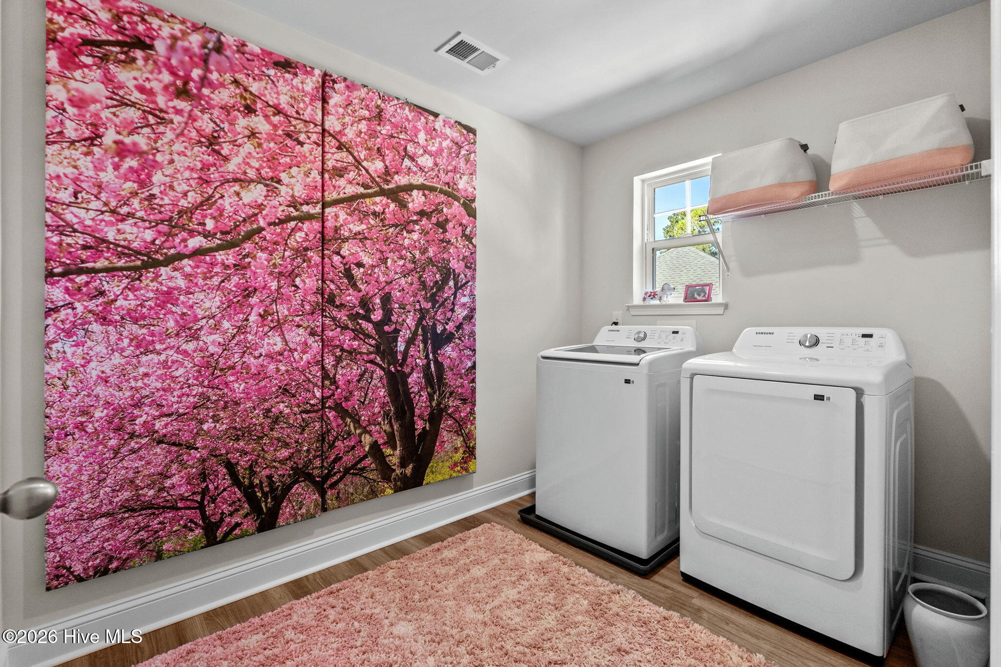 100562050 | Photo 24