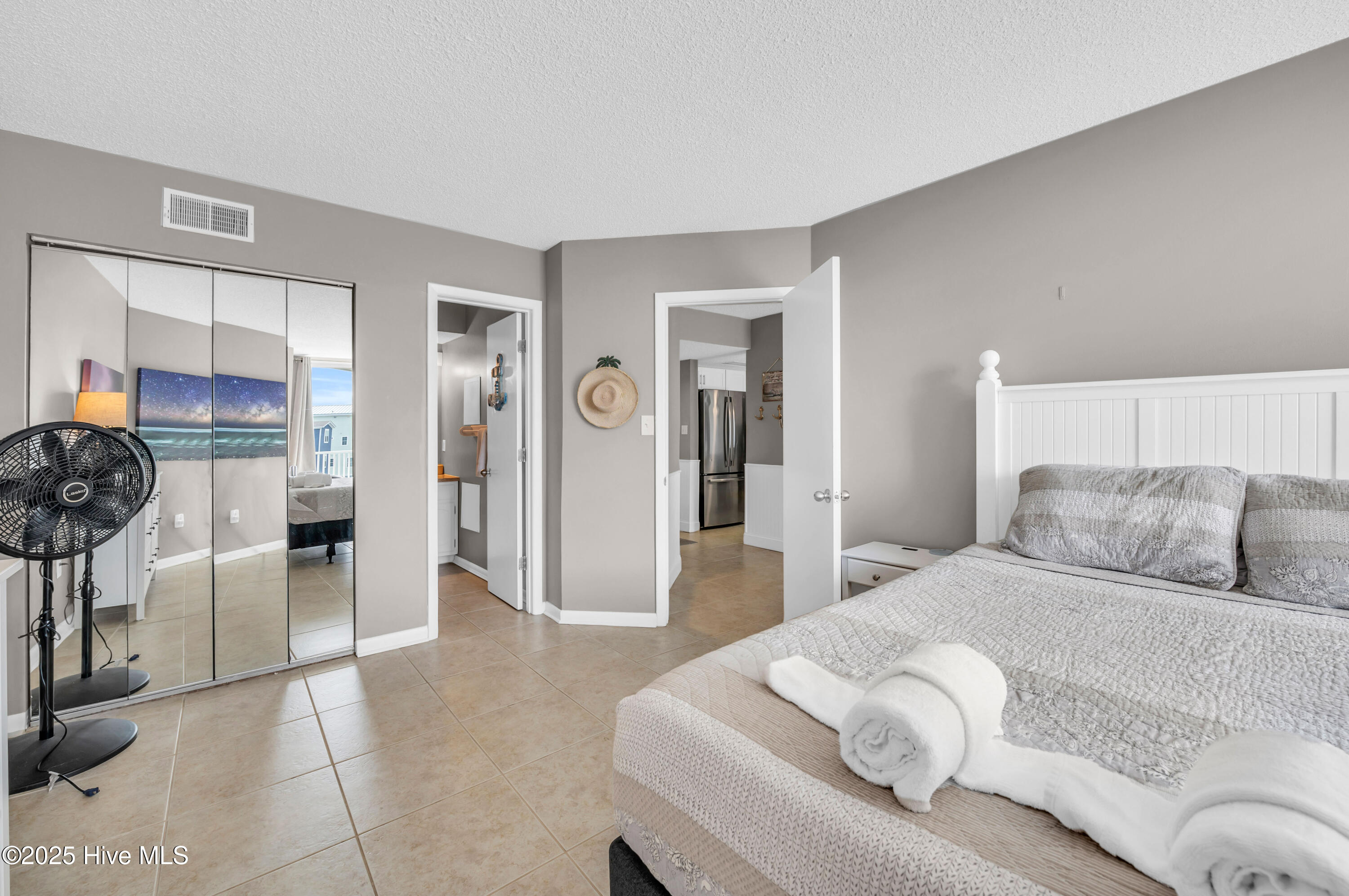 100498683 | Photo 14