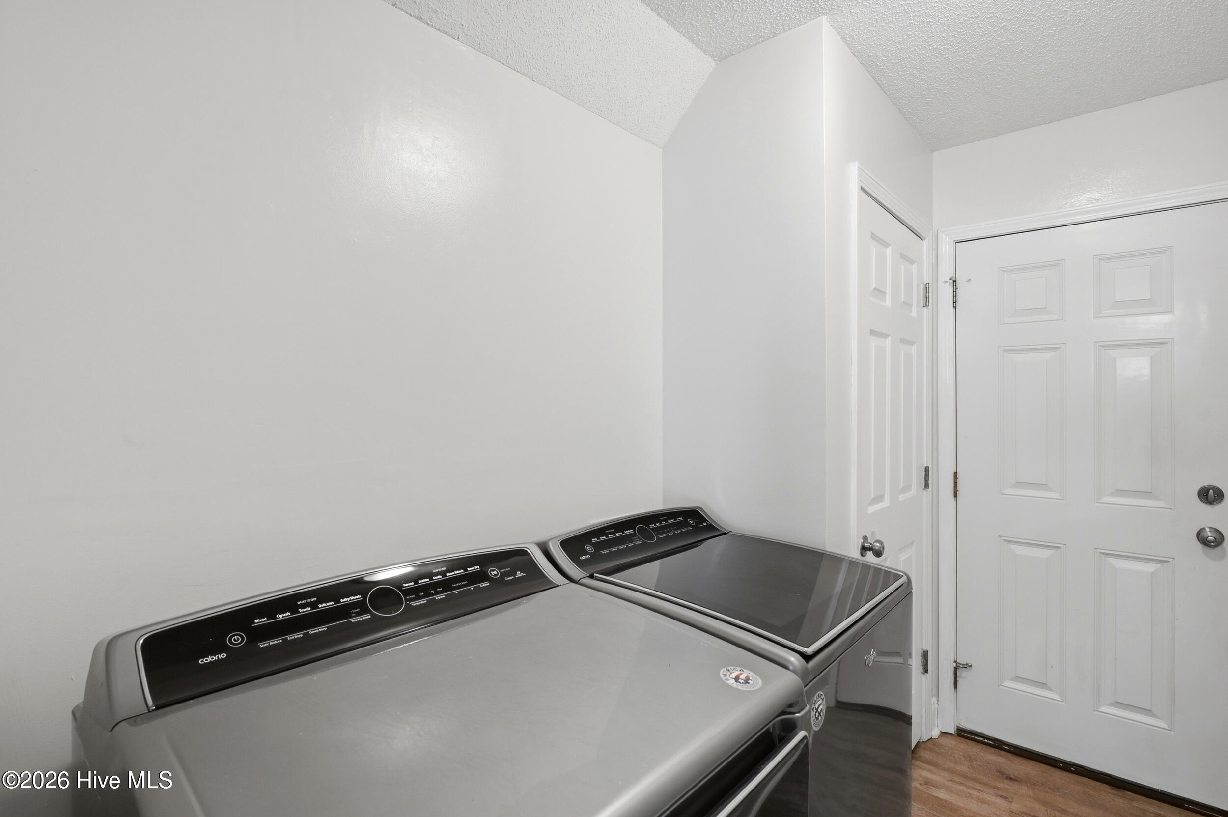 100565195 | Photo 31