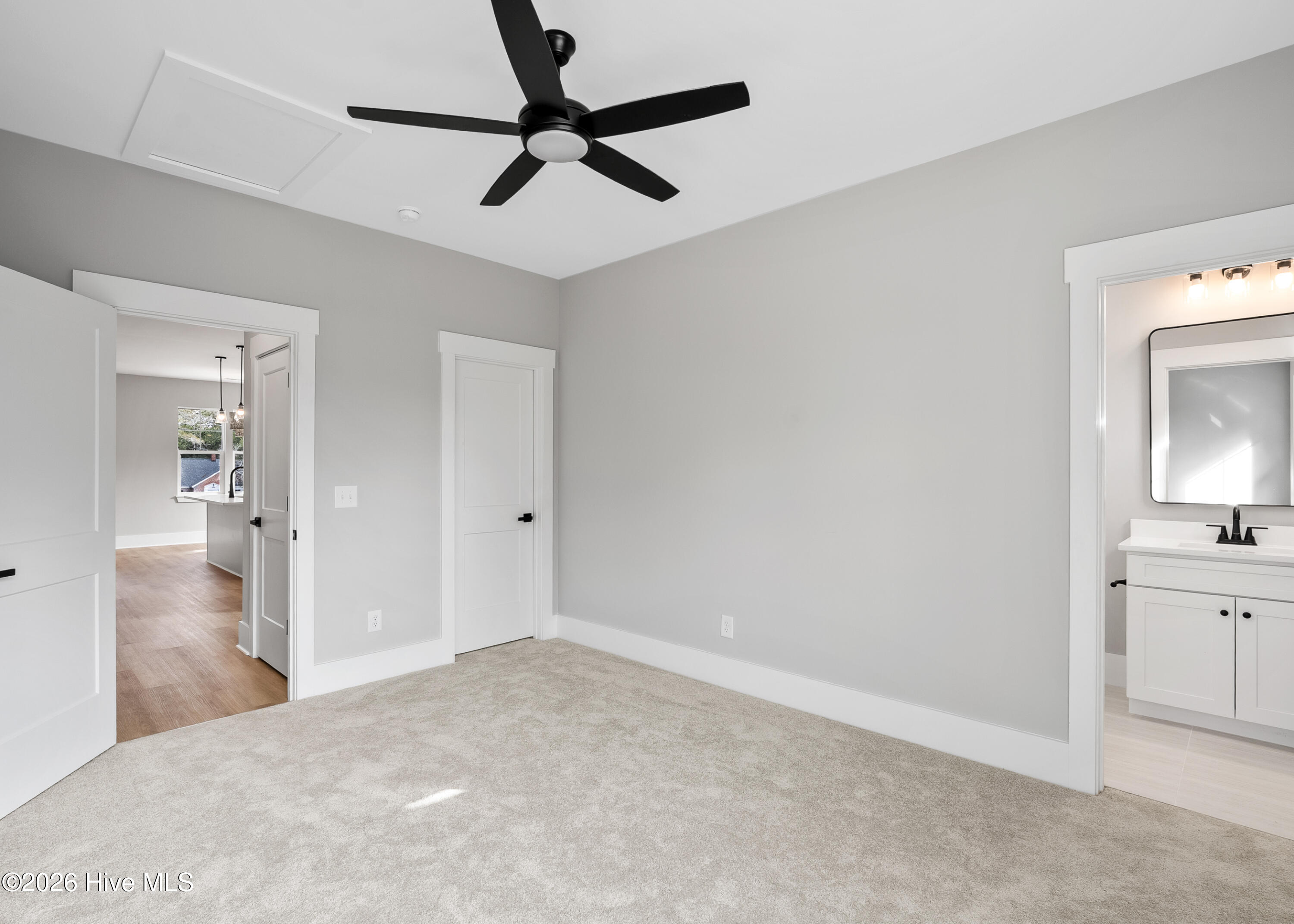 100553267 | Photo 26