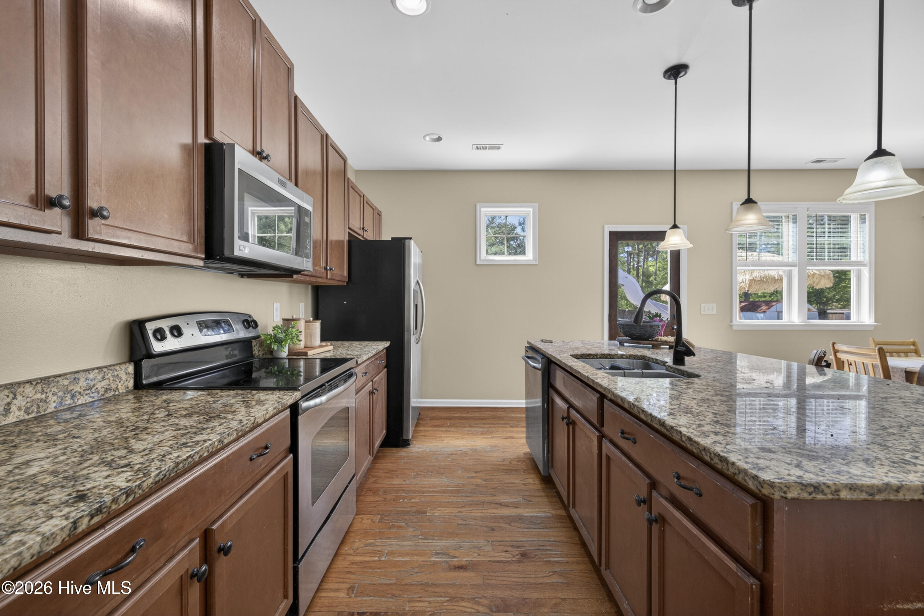 100568620 | Photo 15