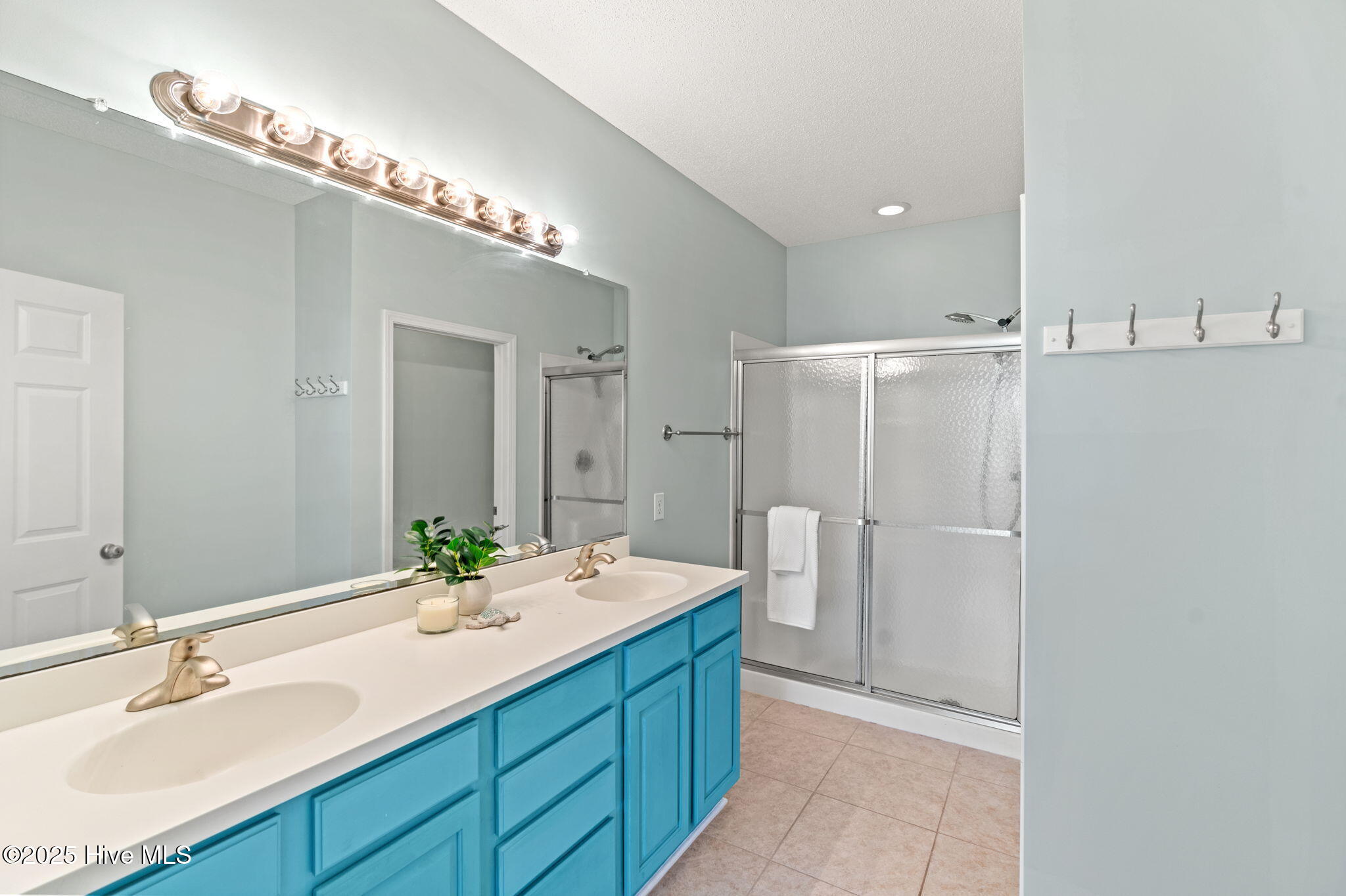 100542307 | Photo 18