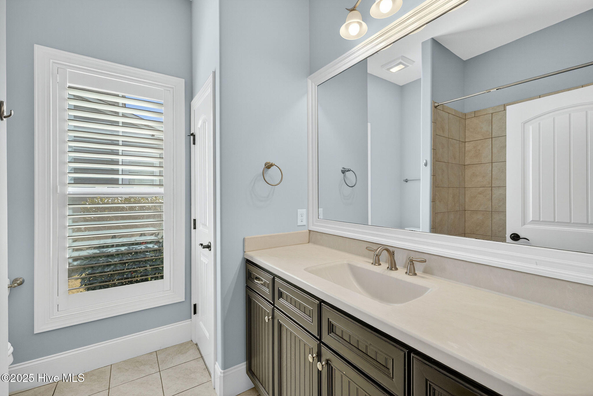 100559766 | Photo 53