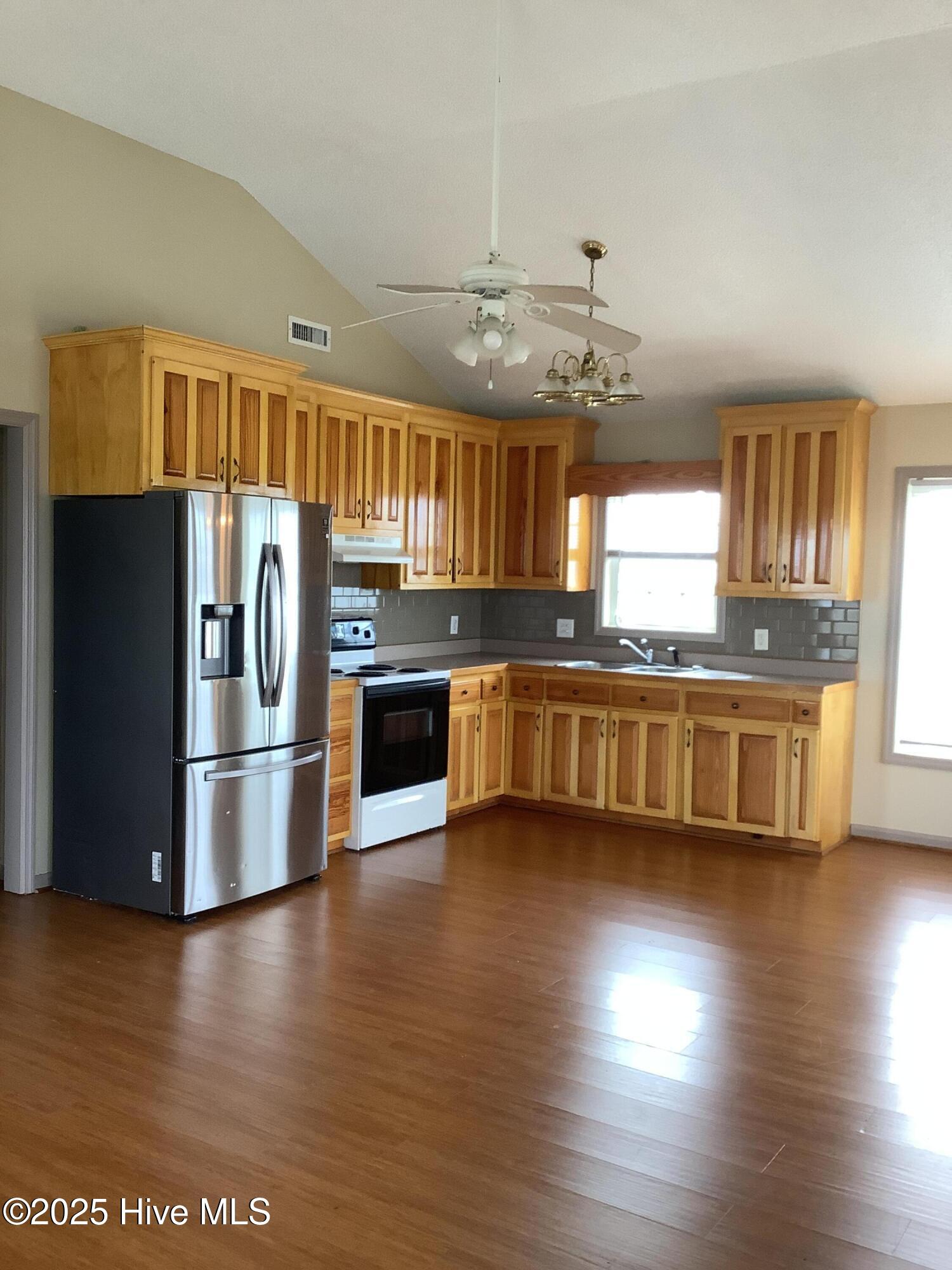 100530094 | Photo 32