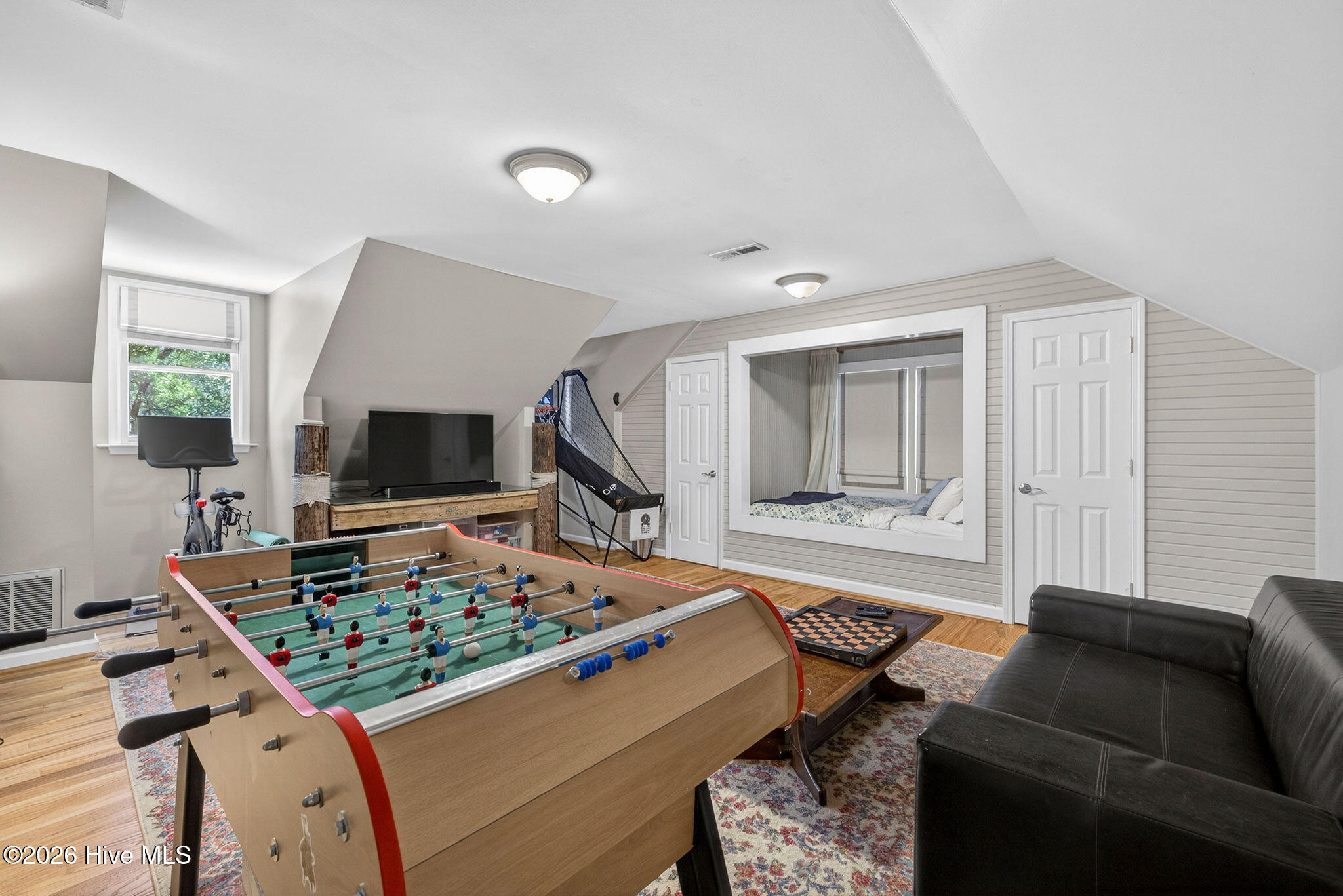 100574786 | Photo 49