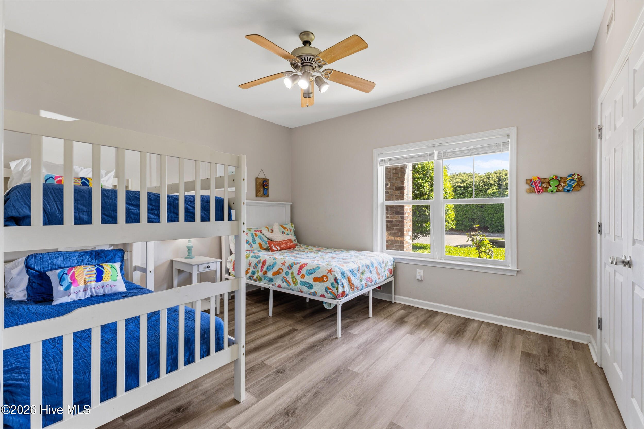 100567739 | Photo 12