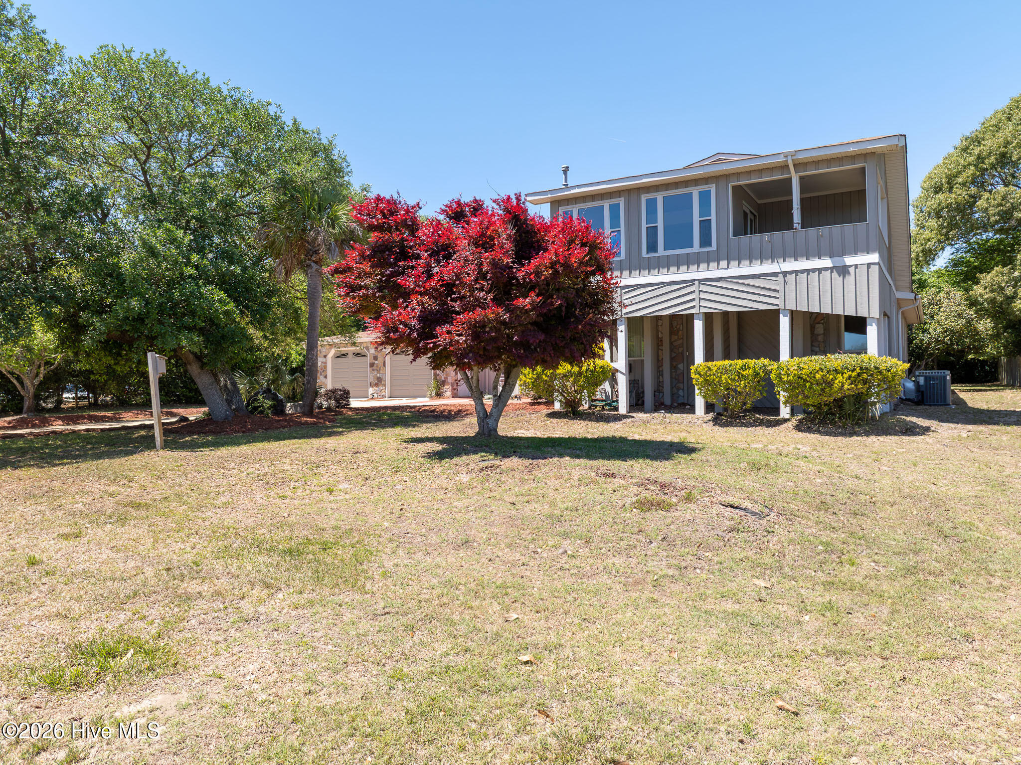 100568983 | Photo 74