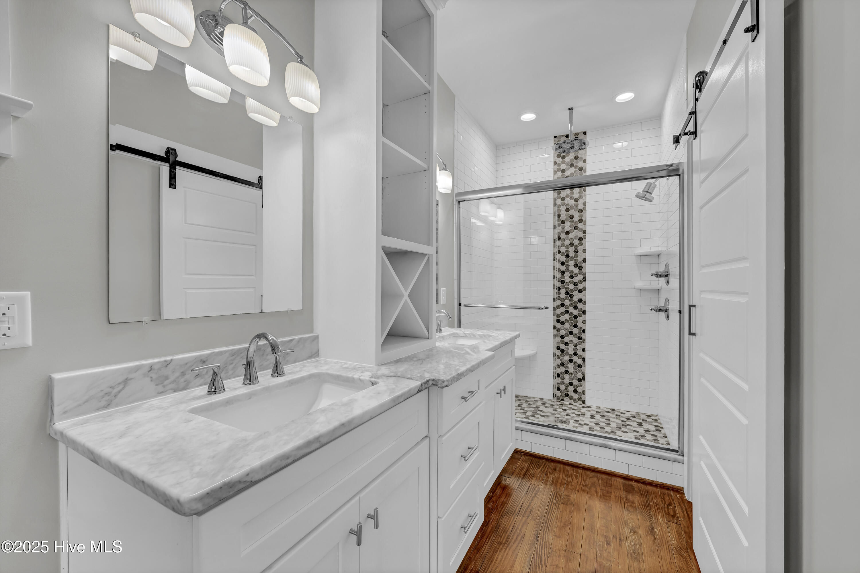 100543572 | Photo 12