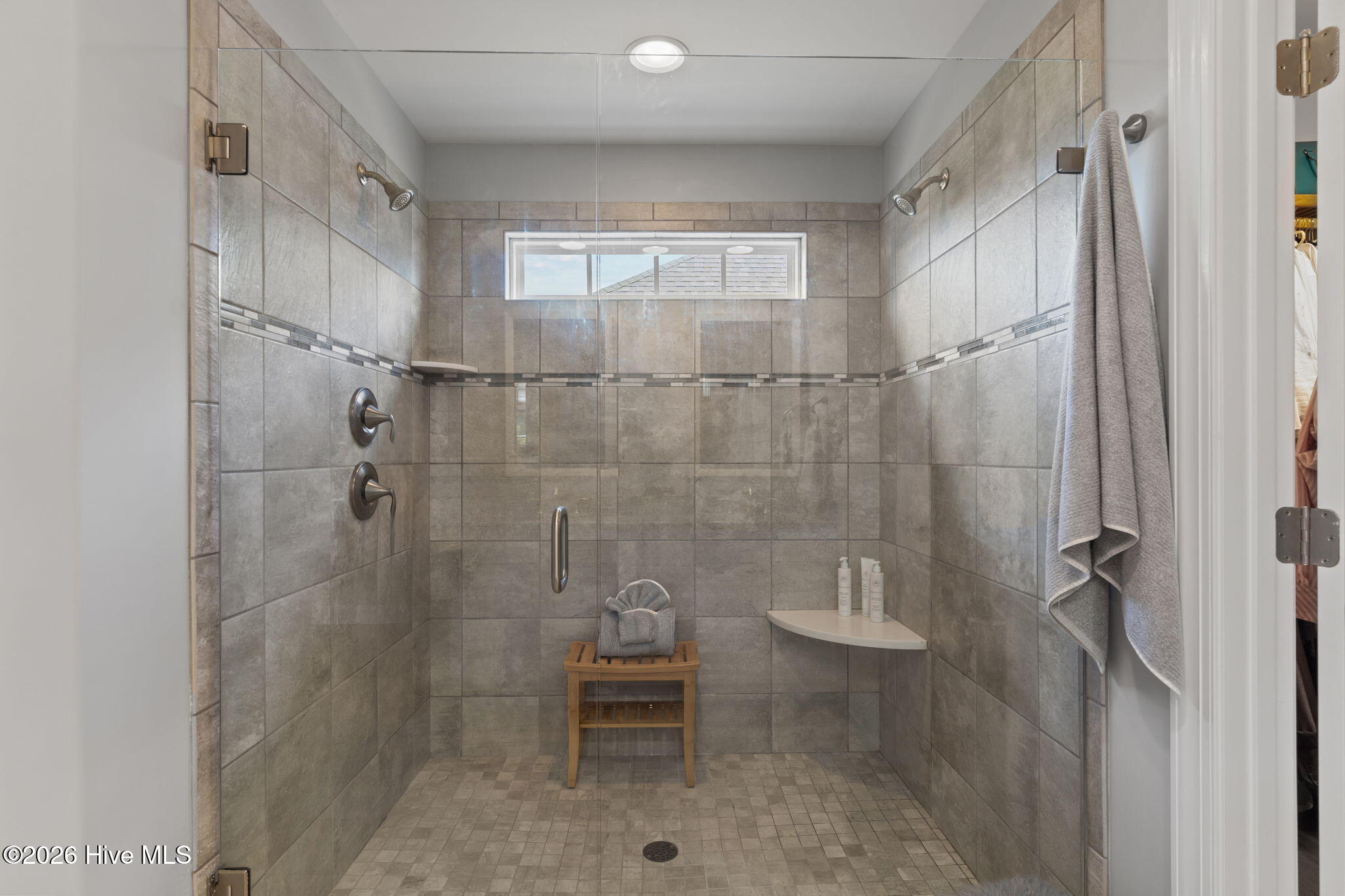 100560533 | Photo 22