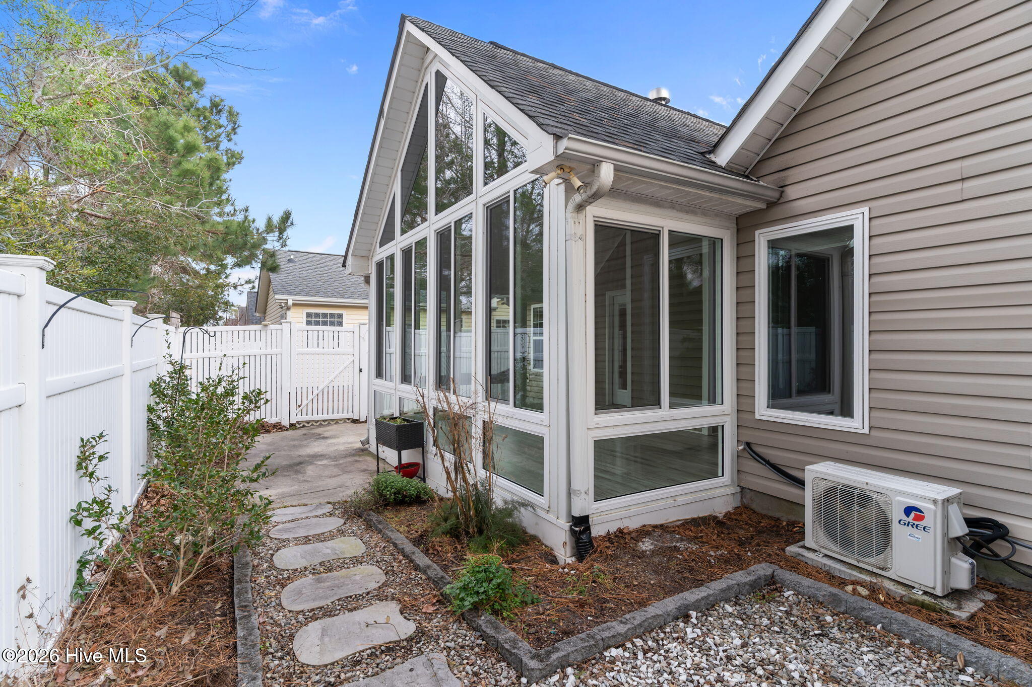 100549598 | Photo 41