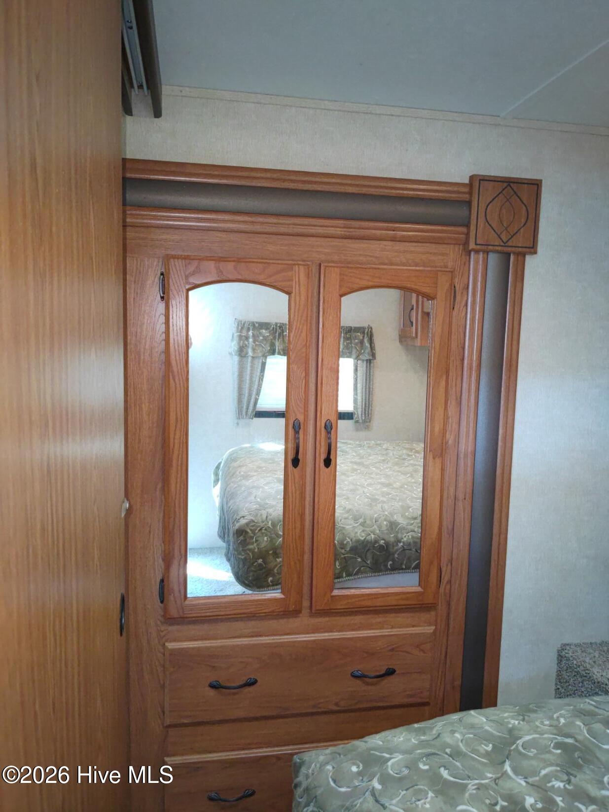 100567863 | Photo 33