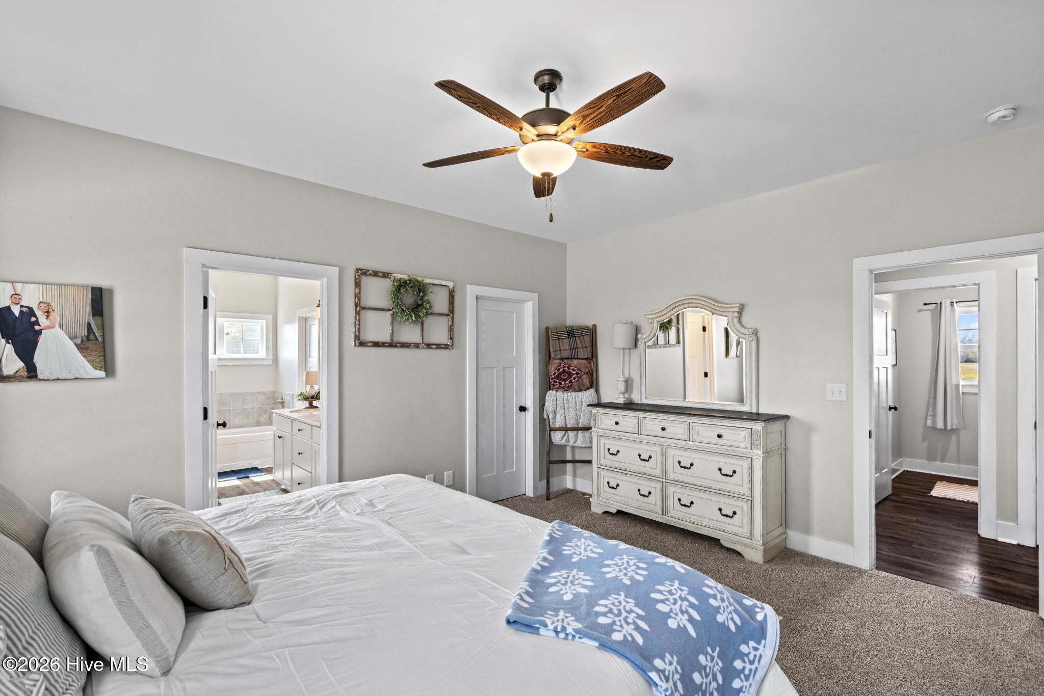 100559843 | Photo 23