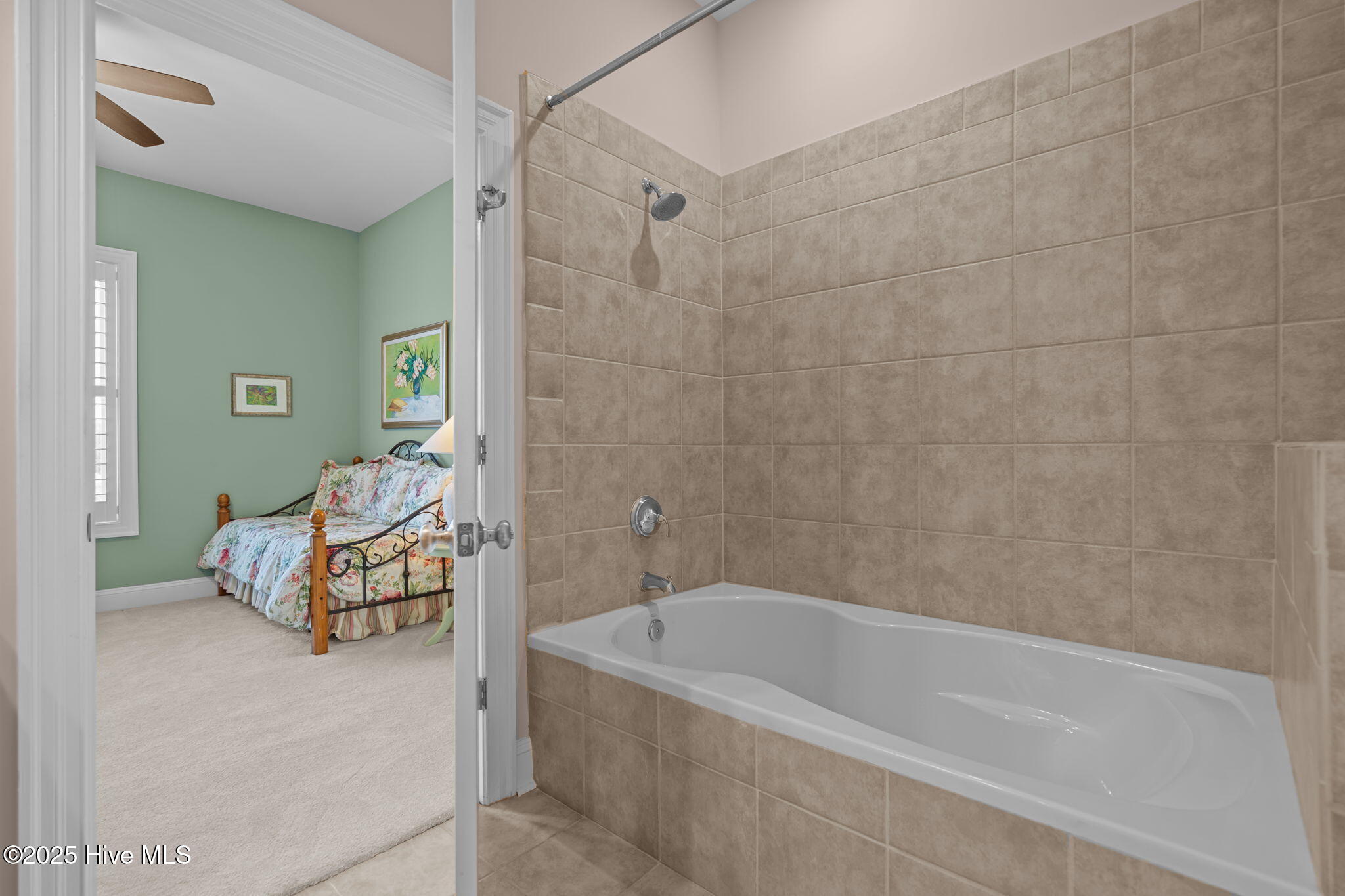 100525076 | Photo 37