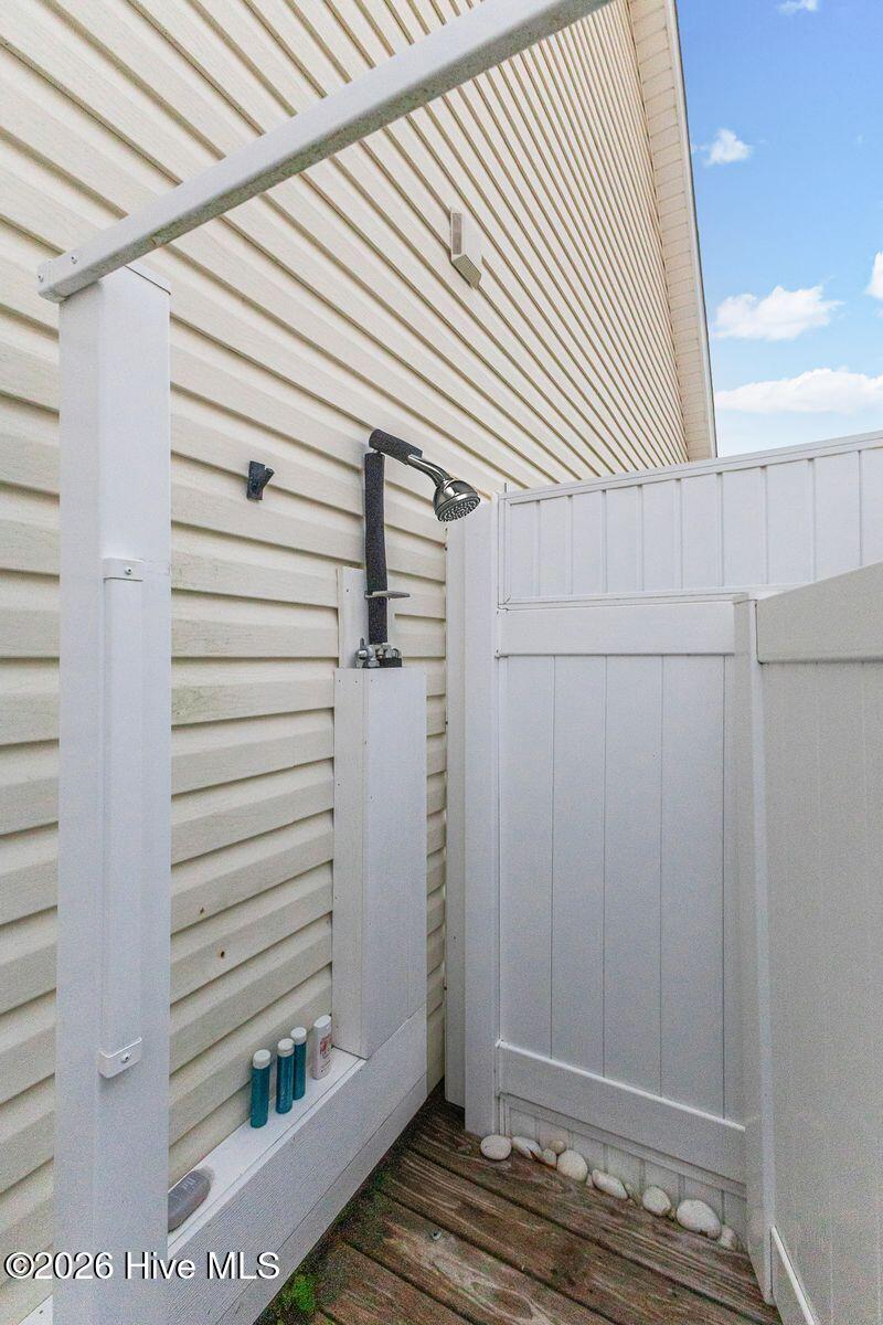 100548177 | Photo 31