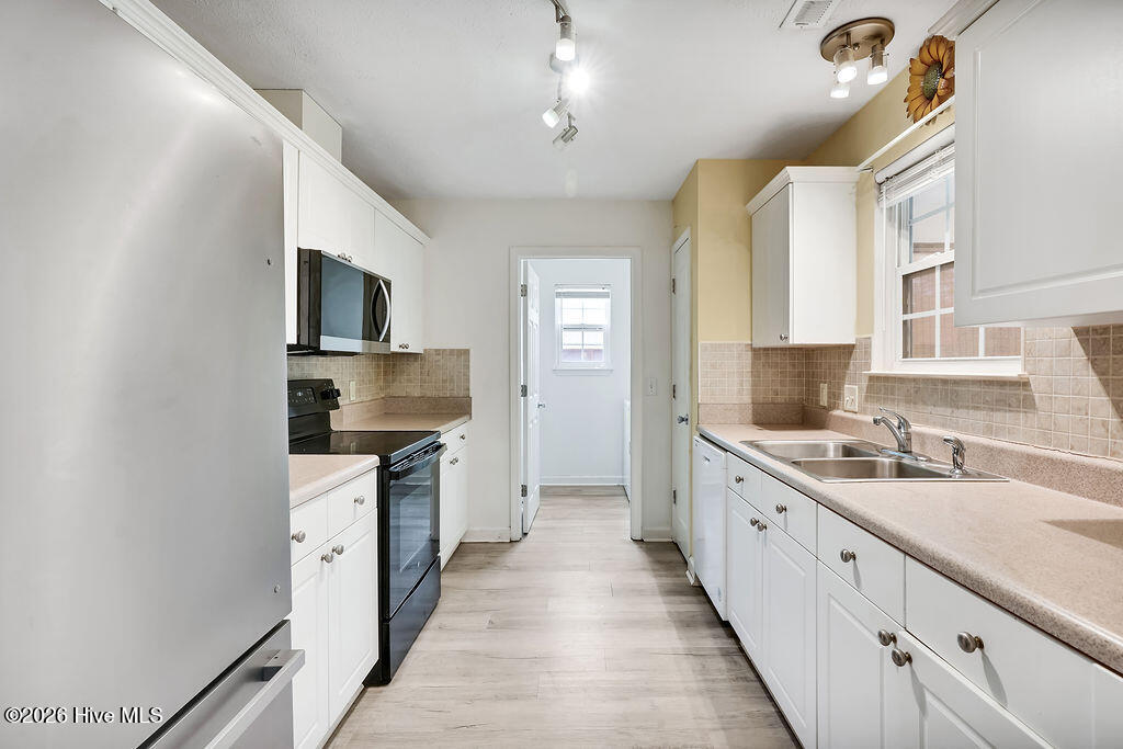 100570666 | Photo 10