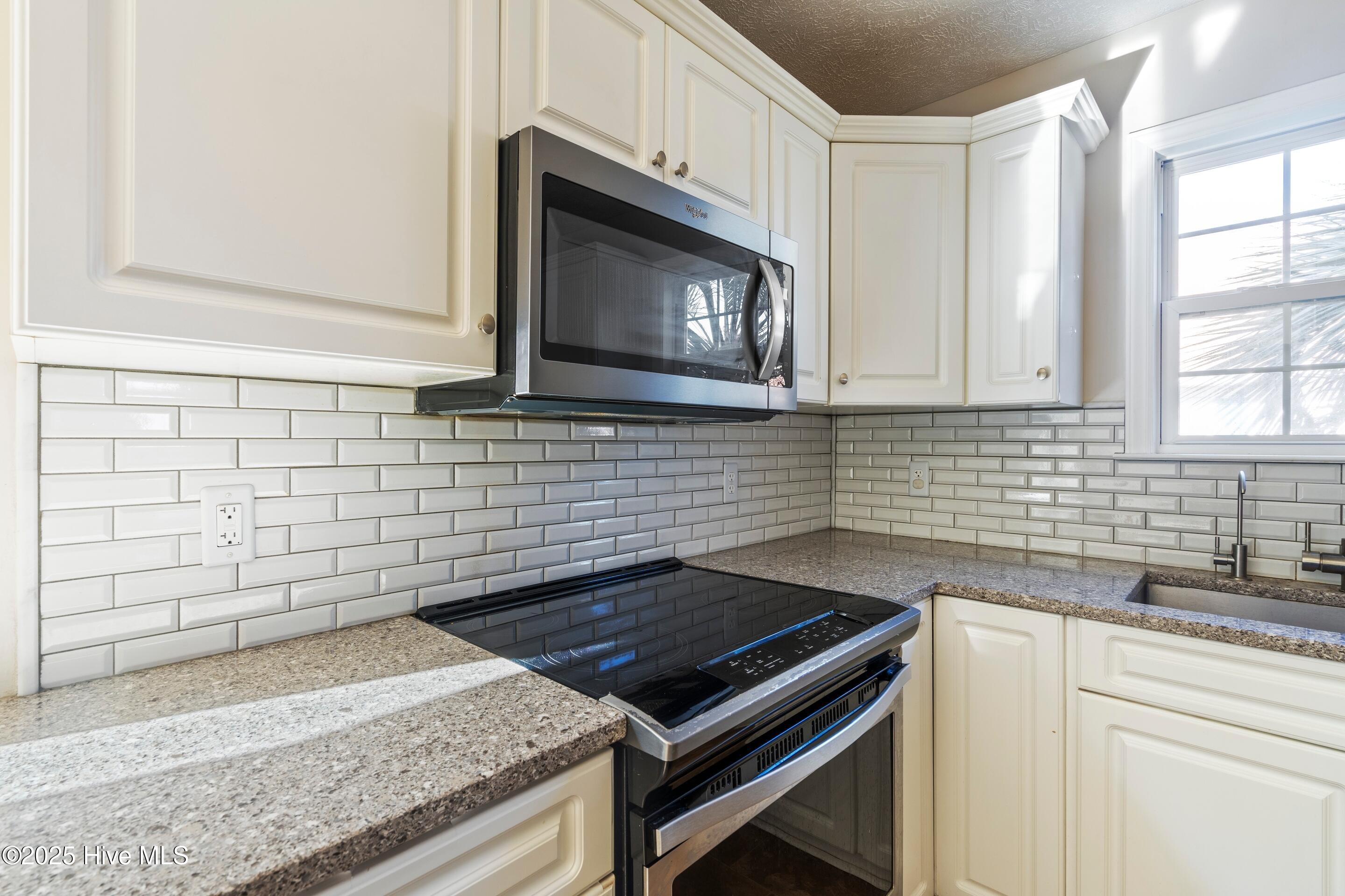 100536584 | Photo 14