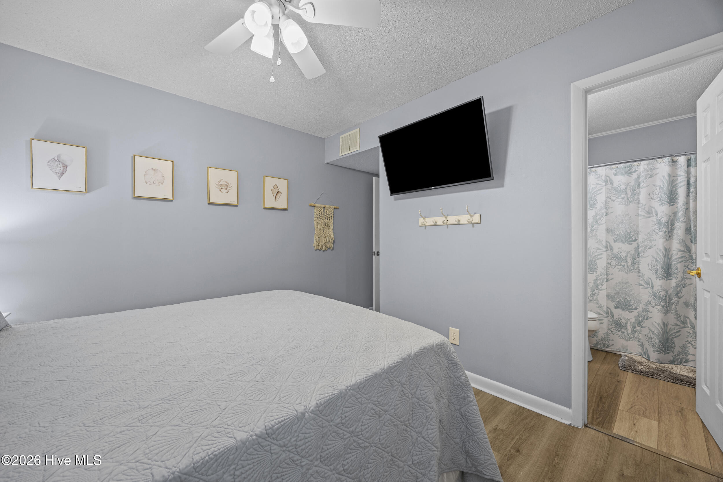 100562612 | Photo 24