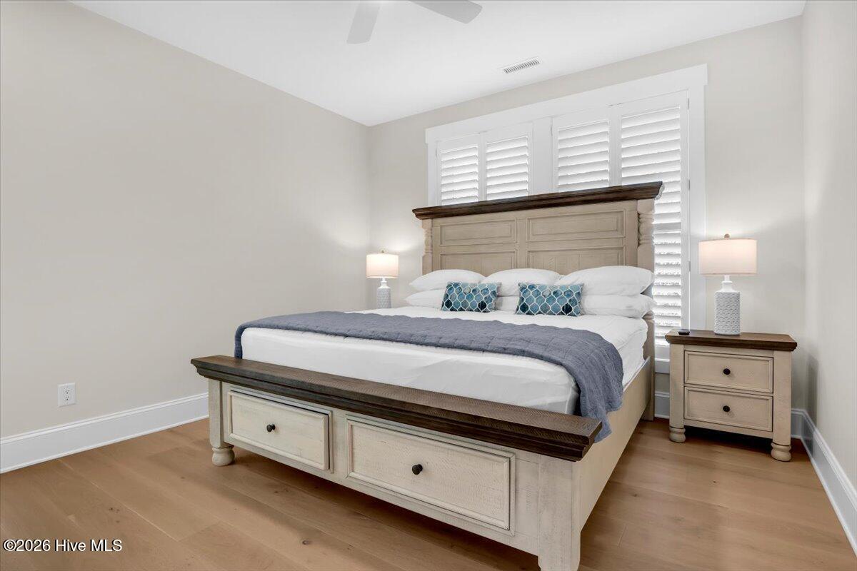 100563677 | Photo 38