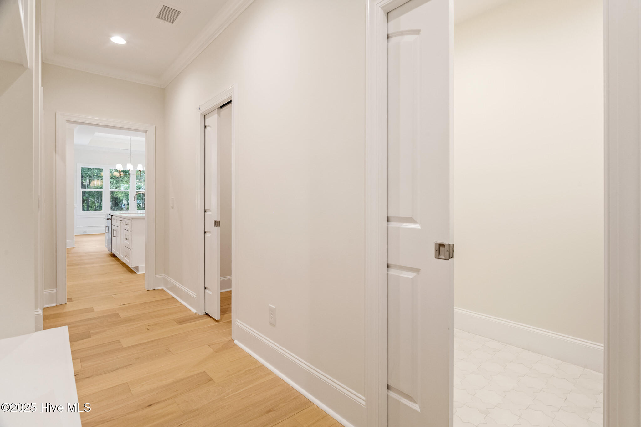 100535512 | Photo 38