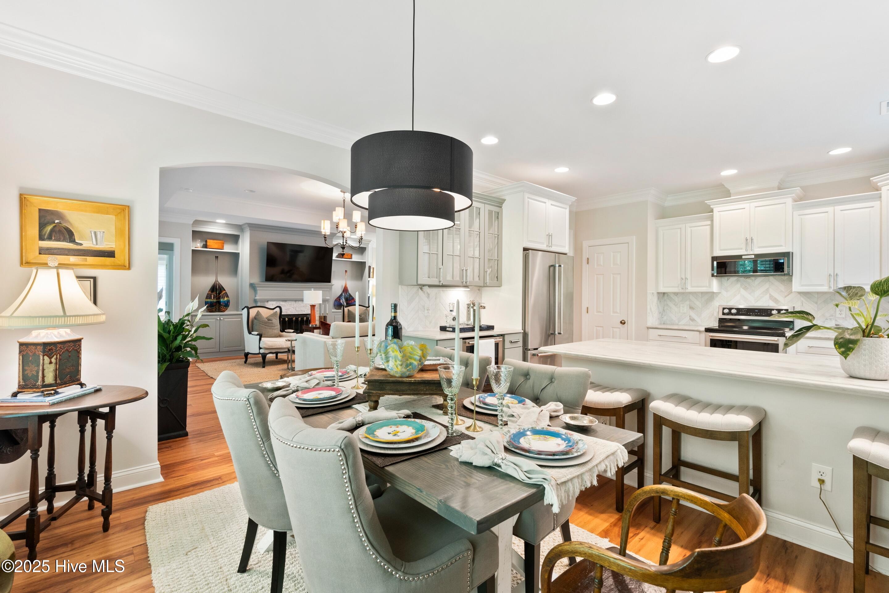 100520389 | Photo 30