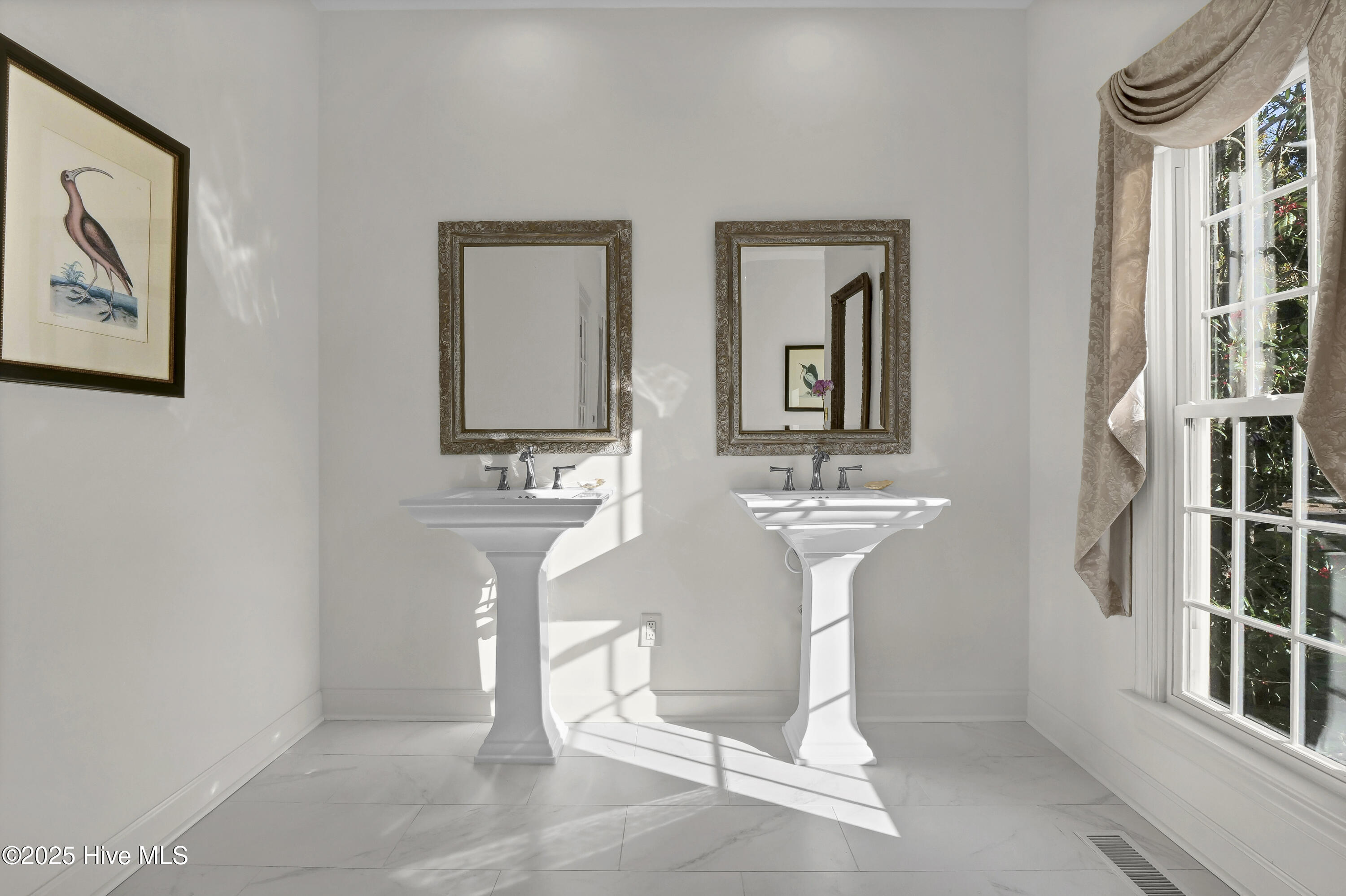 100541341 | Photo 42