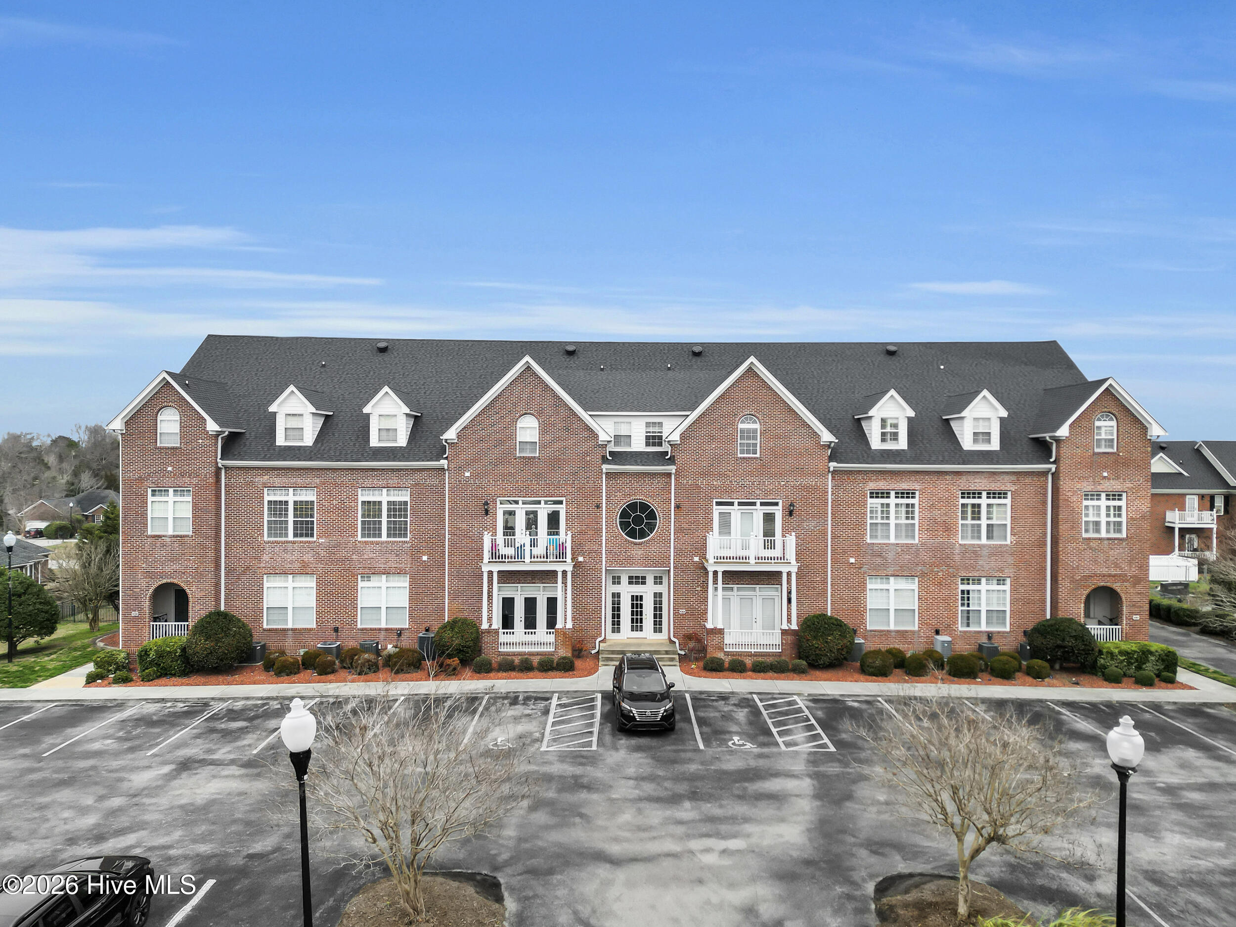 100557933 | Photo 33