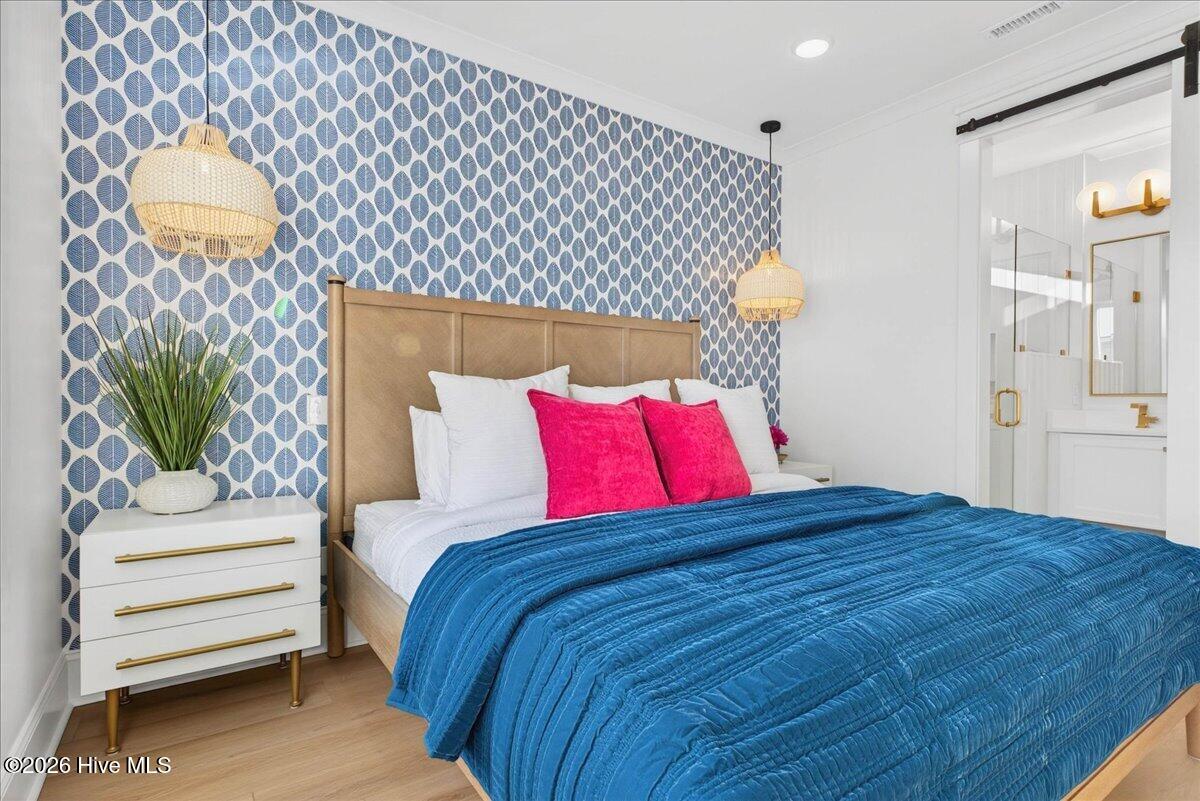 100543299 | Photo 56